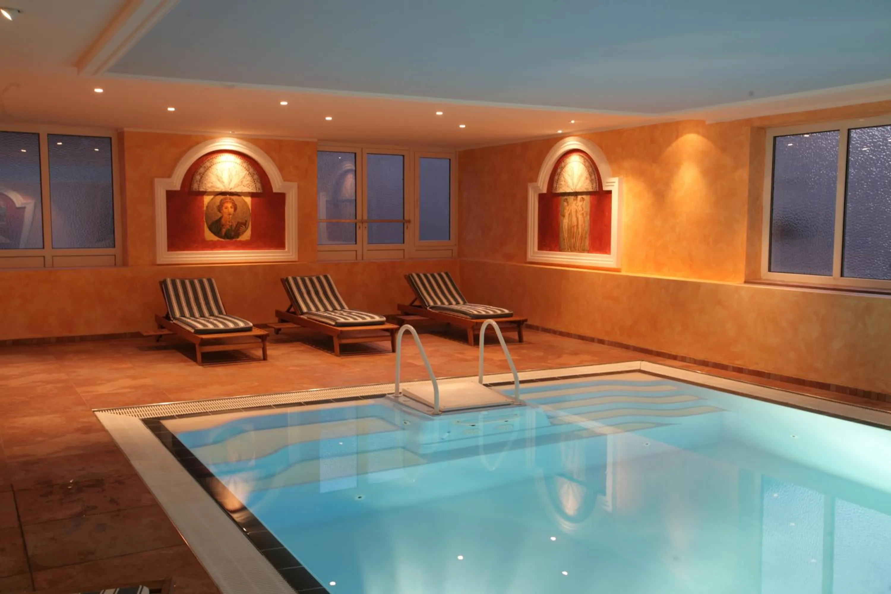 Swimming pool in Bellevue Rheinhotel