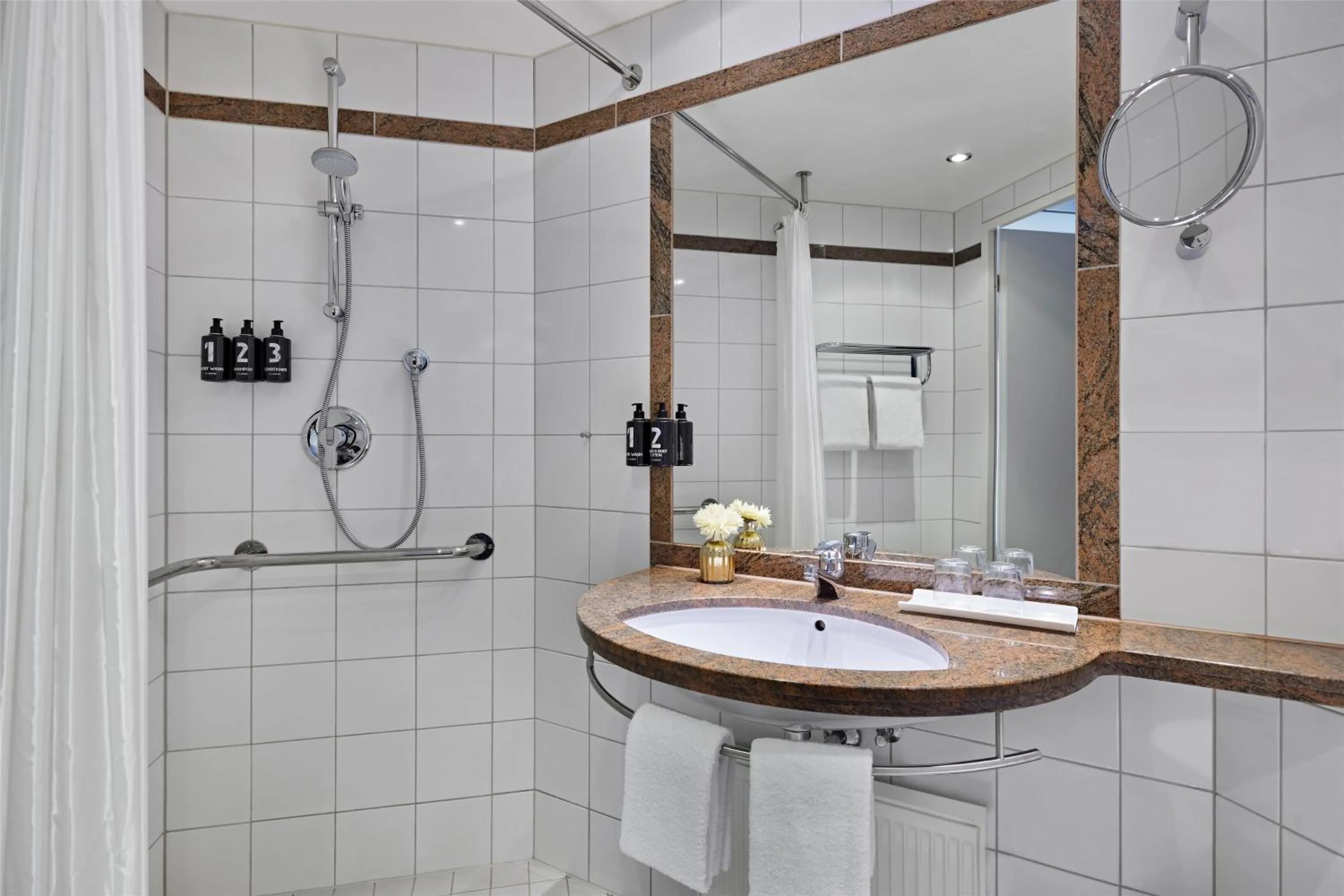 Bathroom in Lindner Hotel Leverkusen BayArena, part of JdV by Hyatt