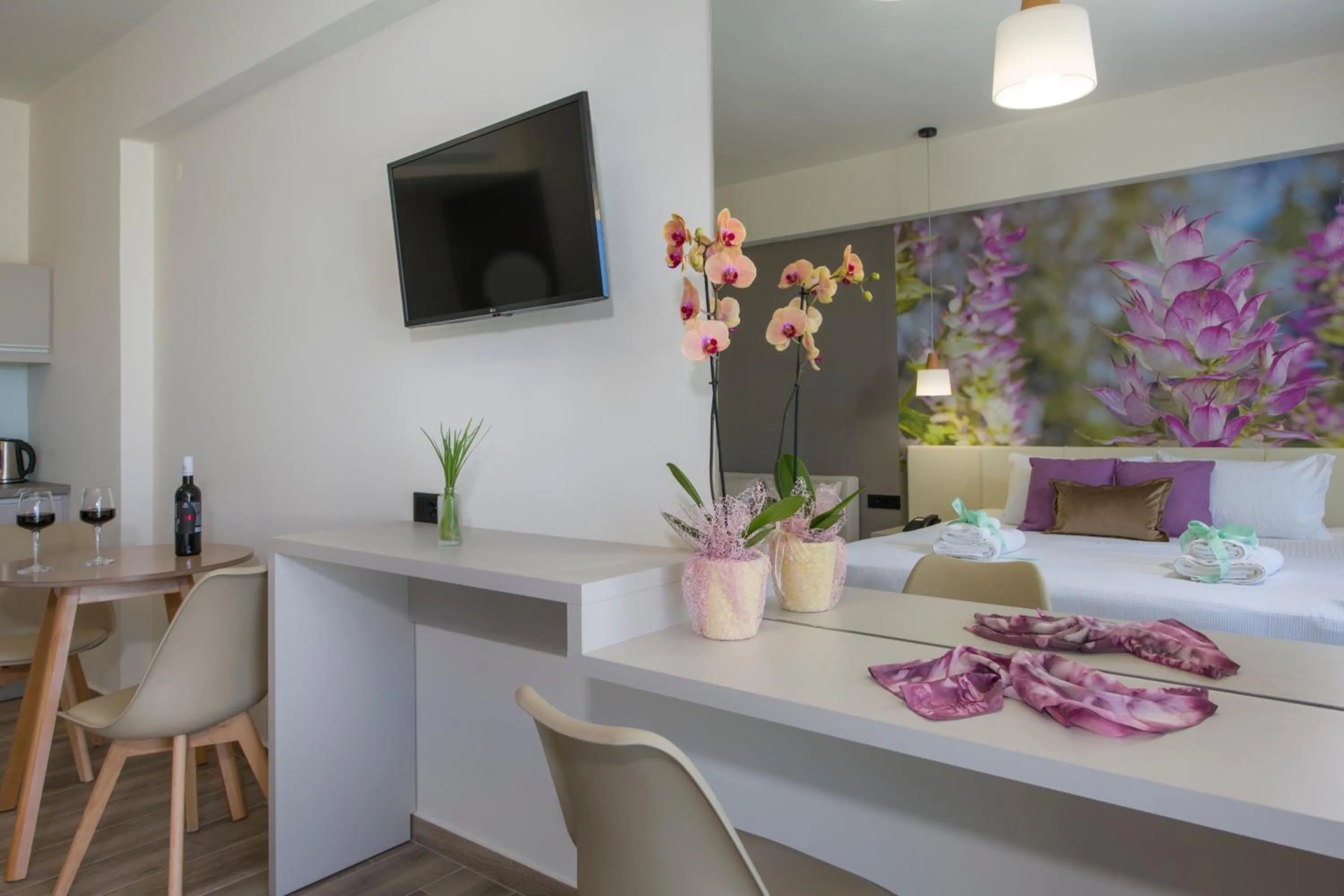 TV and multimedia in Incognito Creta Luxury Suites and More