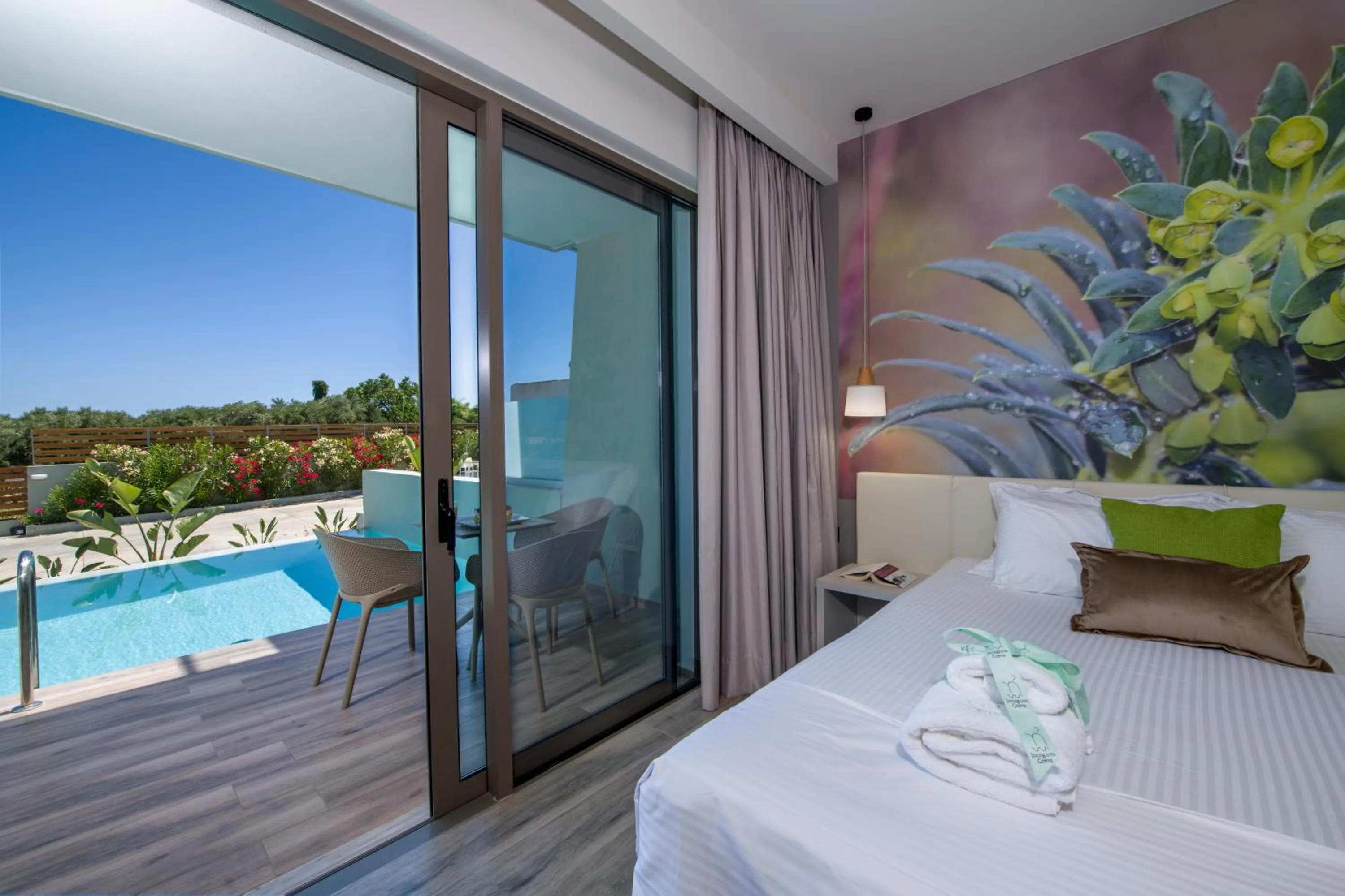 Balcony/Terrace, Bed in Incognito Creta Luxury Suites and More
