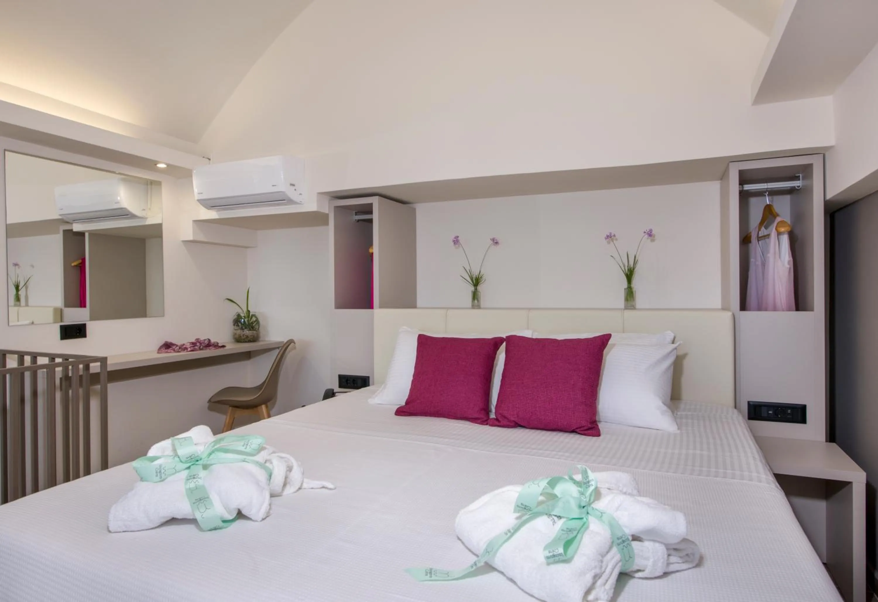 Bed in Incognito Creta Luxury Suites and More