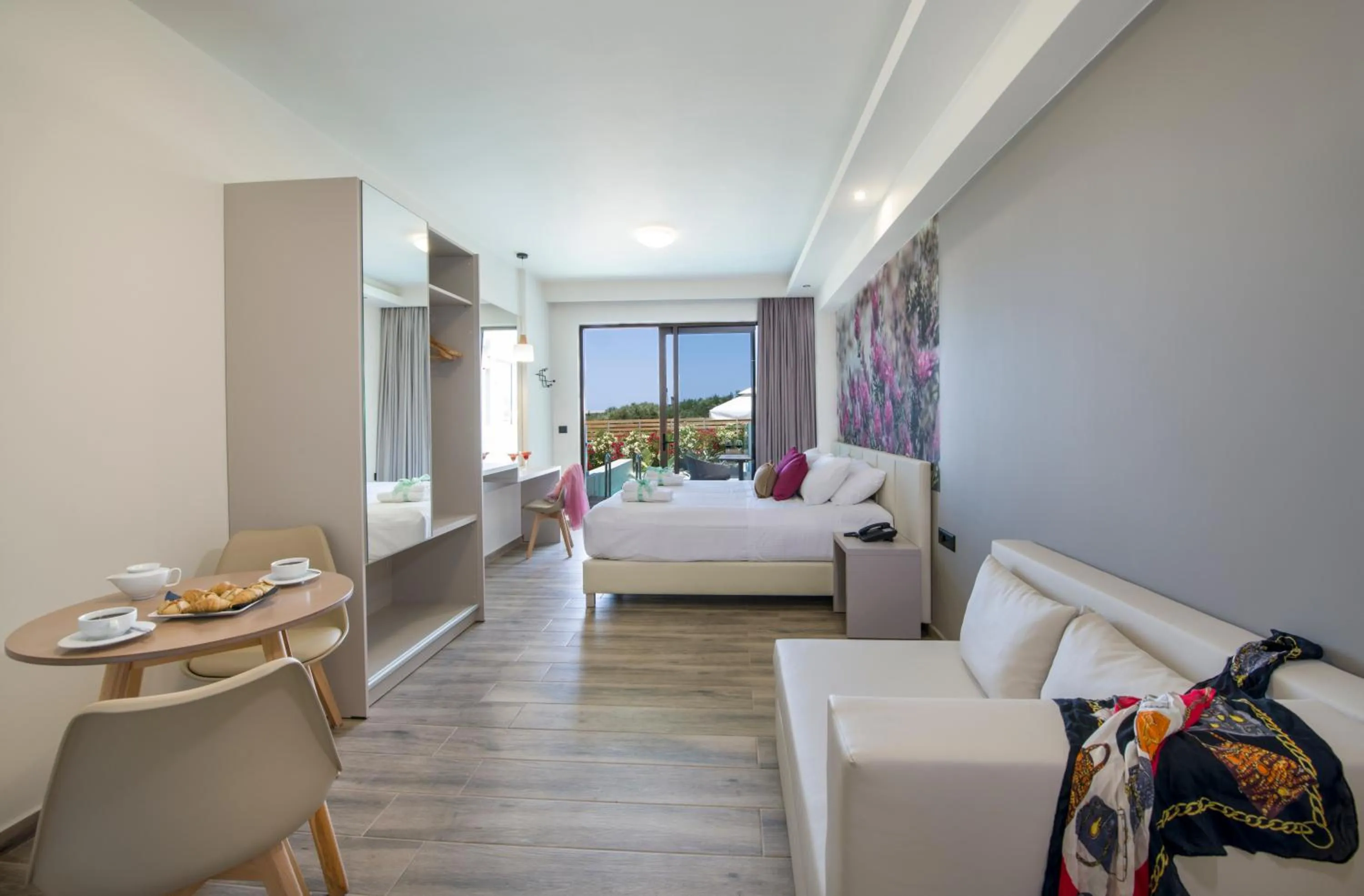 Photo of the whole room, Bed in Incognito Creta Luxury Suites and More