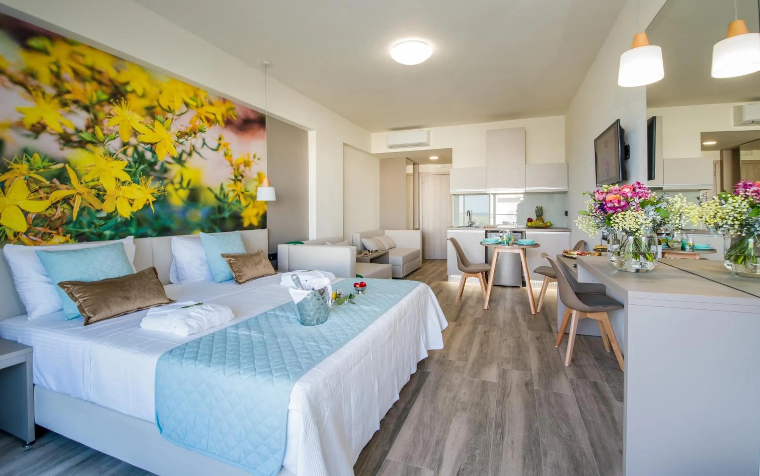 Photo of the whole room in Incognito Creta Luxury Suites and More