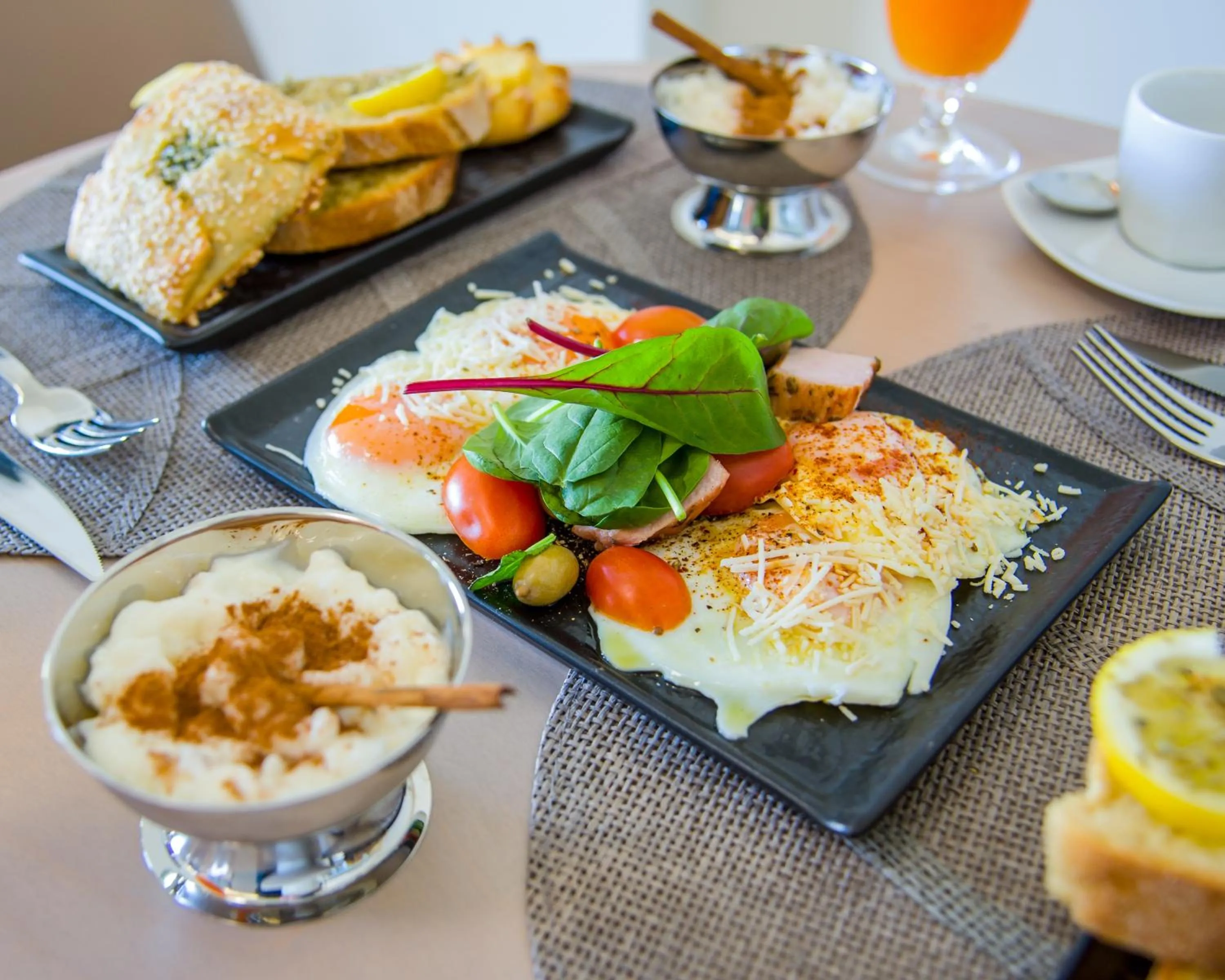 Food and drinks in Incognito Creta Luxury Suites and More