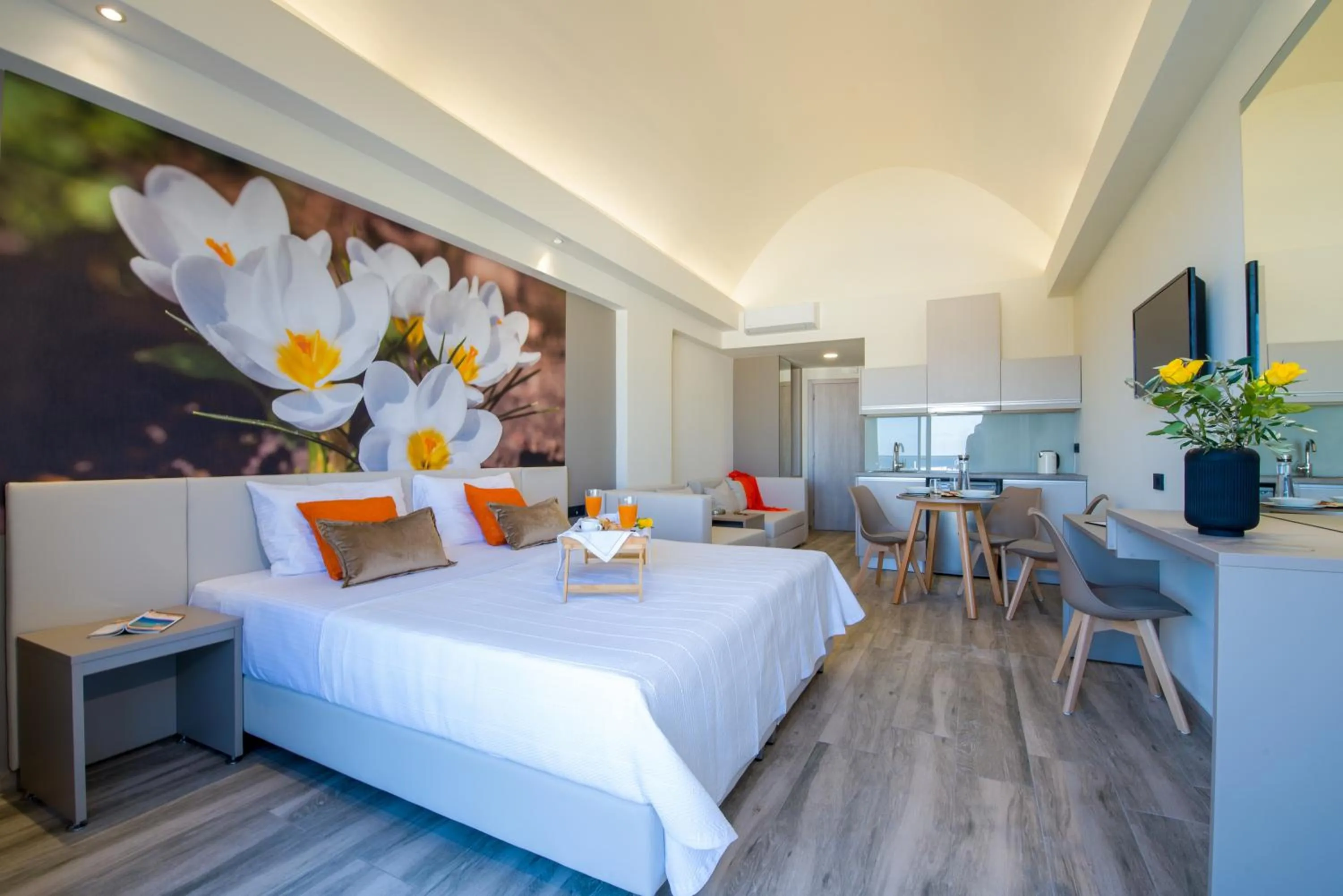 Photo of the whole room, Bed in Incognito Creta Luxury Suites and More
