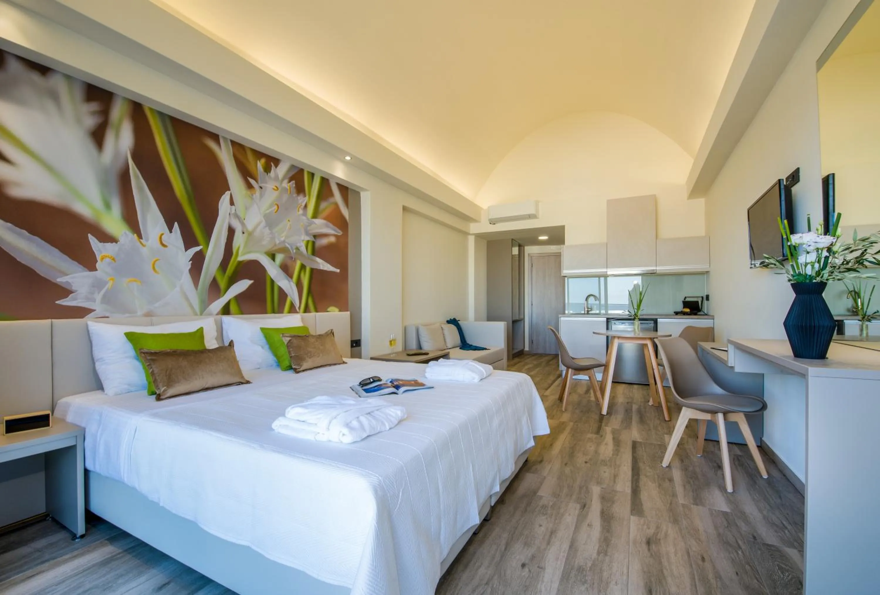Photo of the whole room, Bed in Incognito Creta Luxury Suites and More