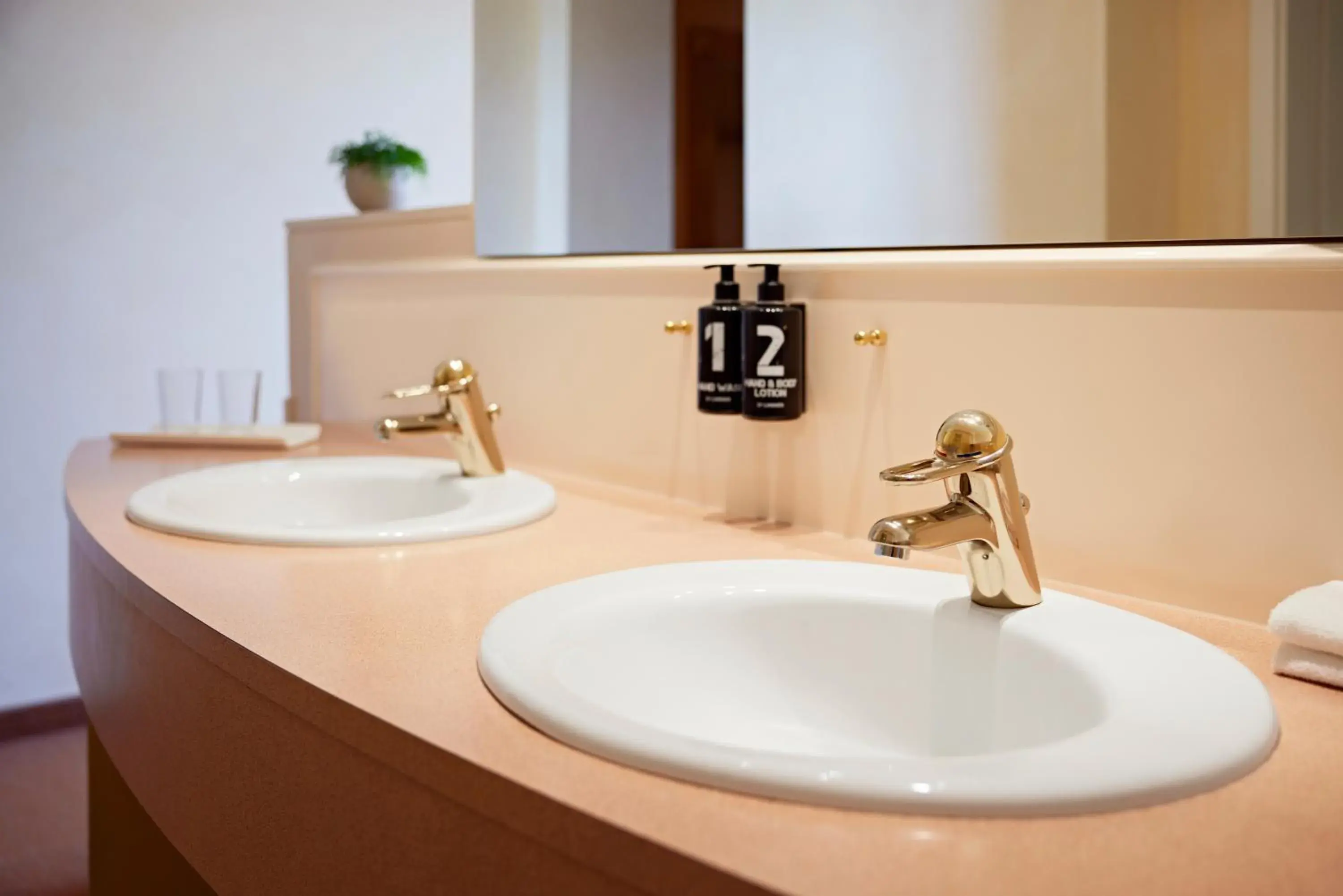 King Room with Balcony and Nature View in Golf- und Sporthotel Wiesensee King Room with Balcony and Nature View in Golf- und Sporthotel Wiesensee