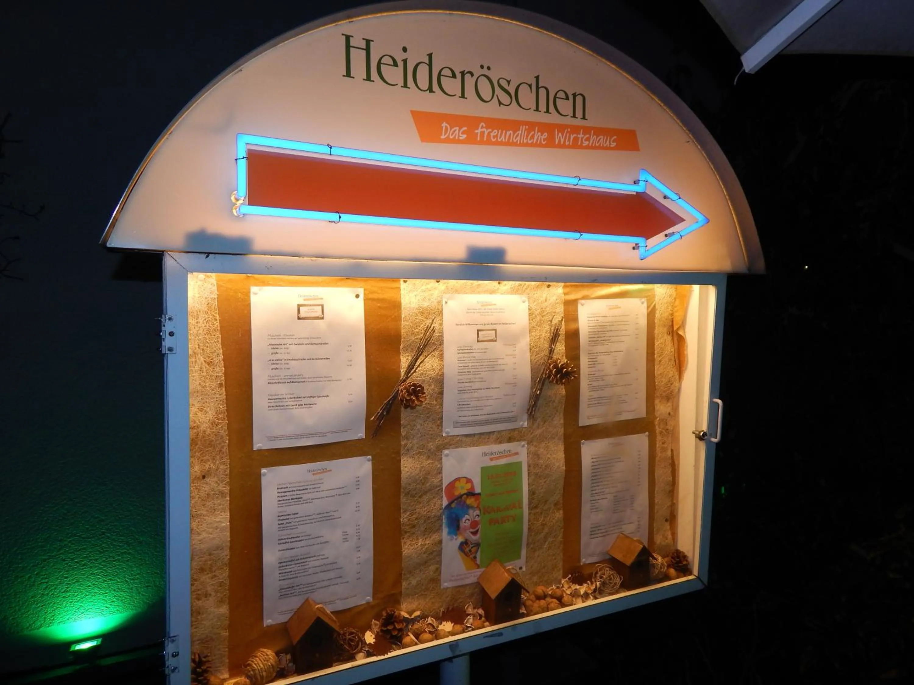 Restaurant/places to eat in Airport Fashion Hotel