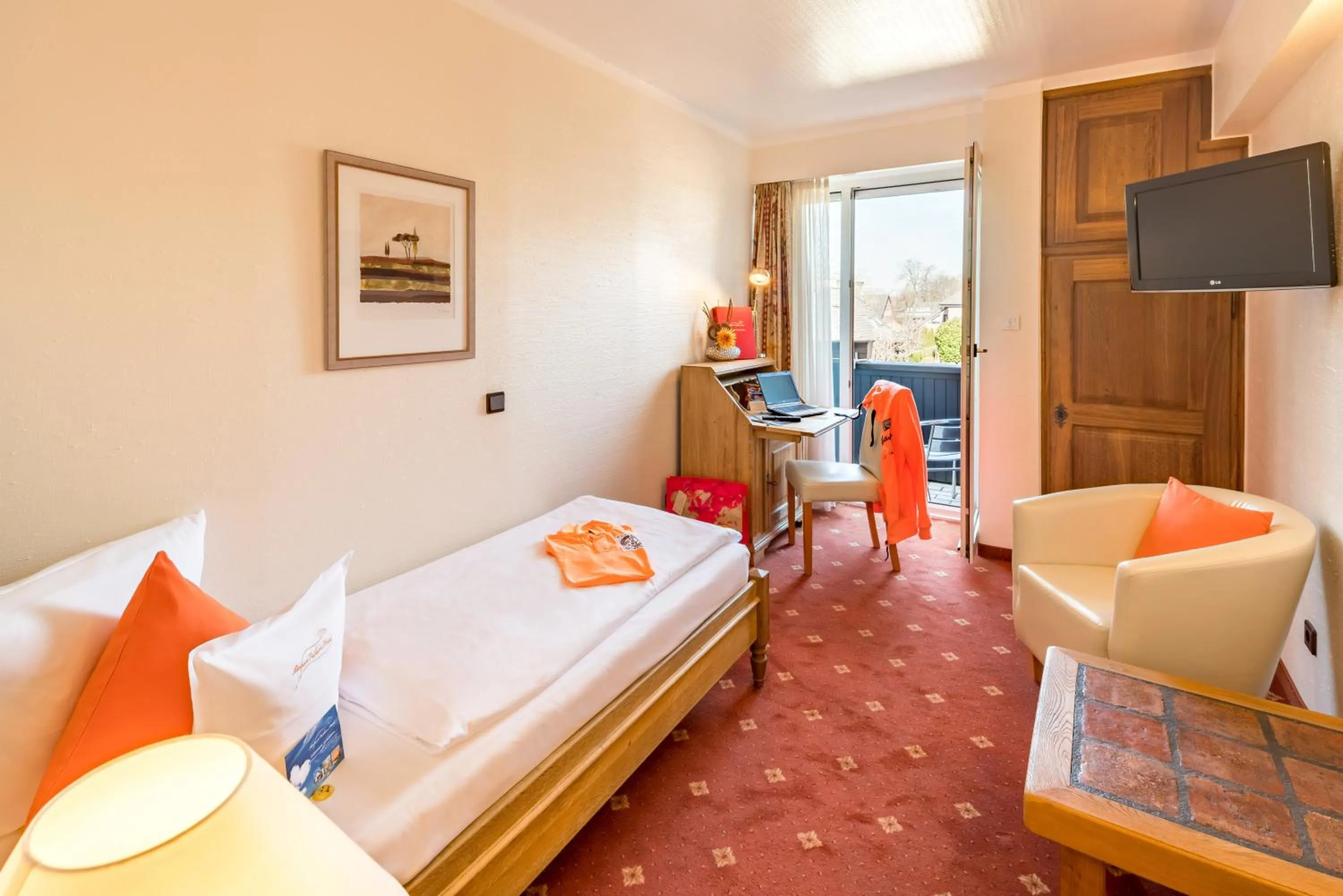 Photo of the whole room, Bed in Airport Fashion Hotel