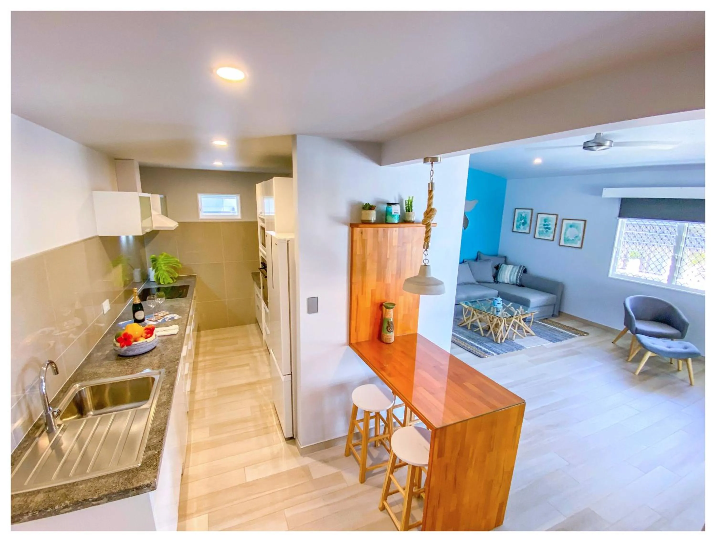 Coffee/tea facilities in Ocean Escape Resort & Spa