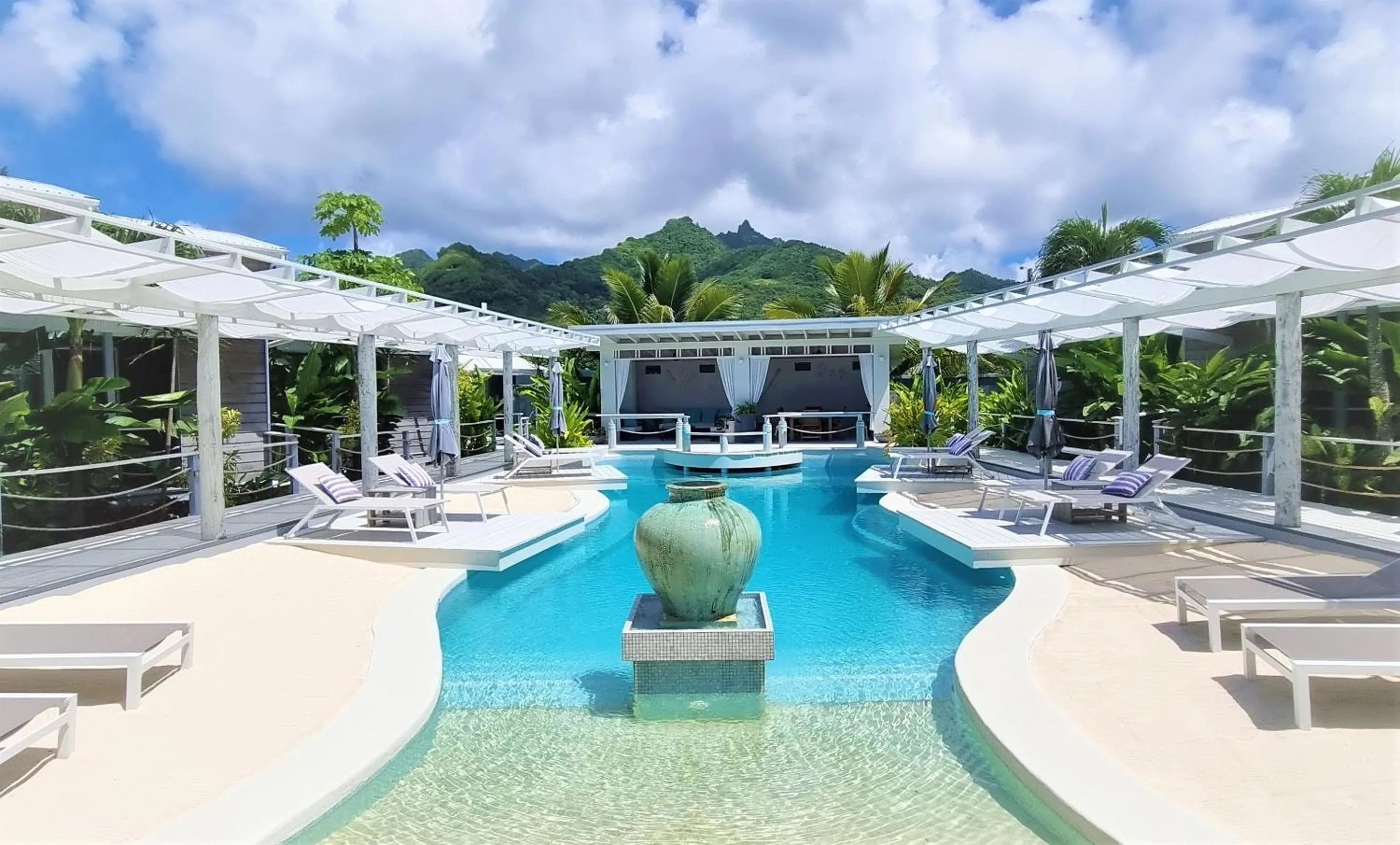 Property building in Ocean Escape Resort & Spa