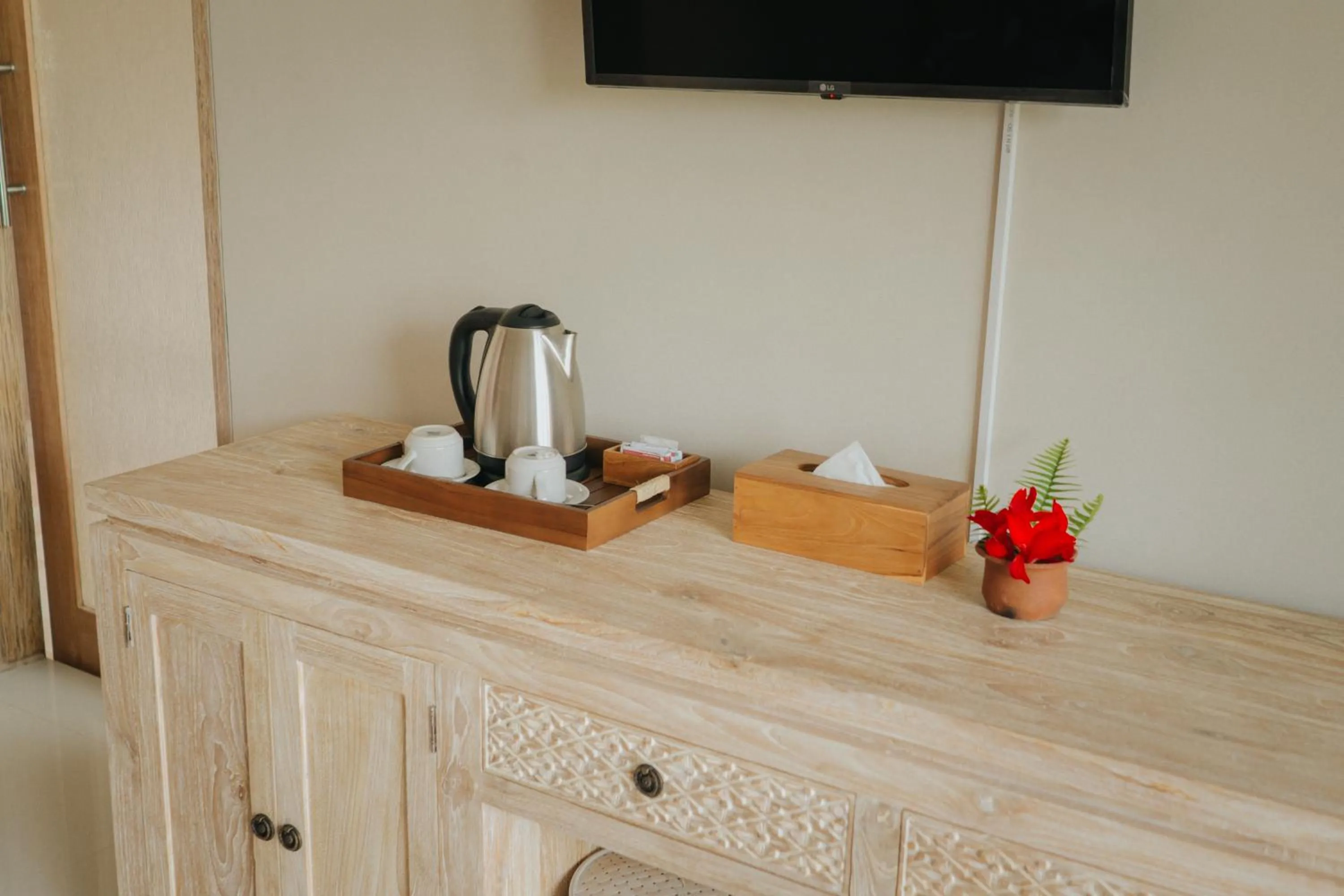 Coffee/tea facilities in Auma Villa by Prasi