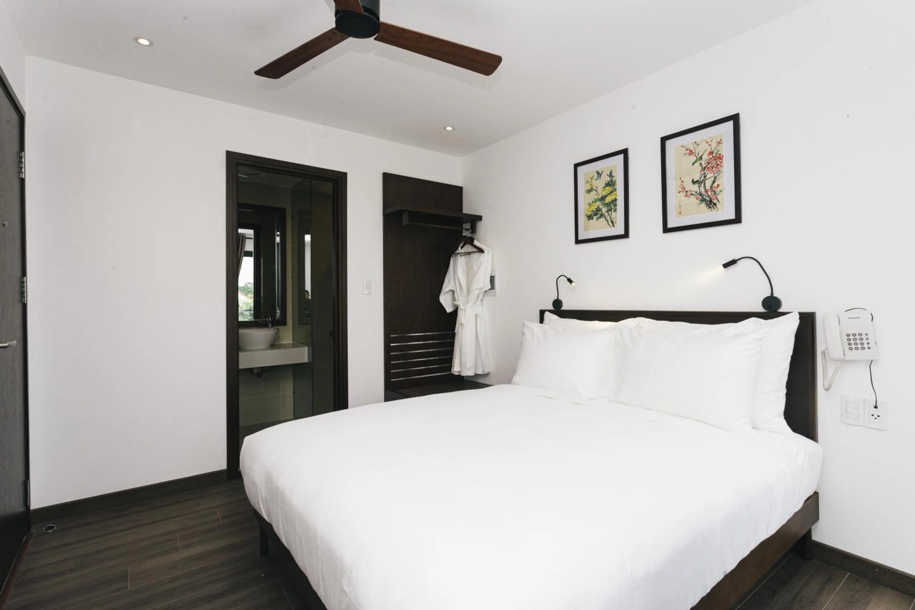 Photo of the whole room, Bed in Le Petit Villa Hoi An