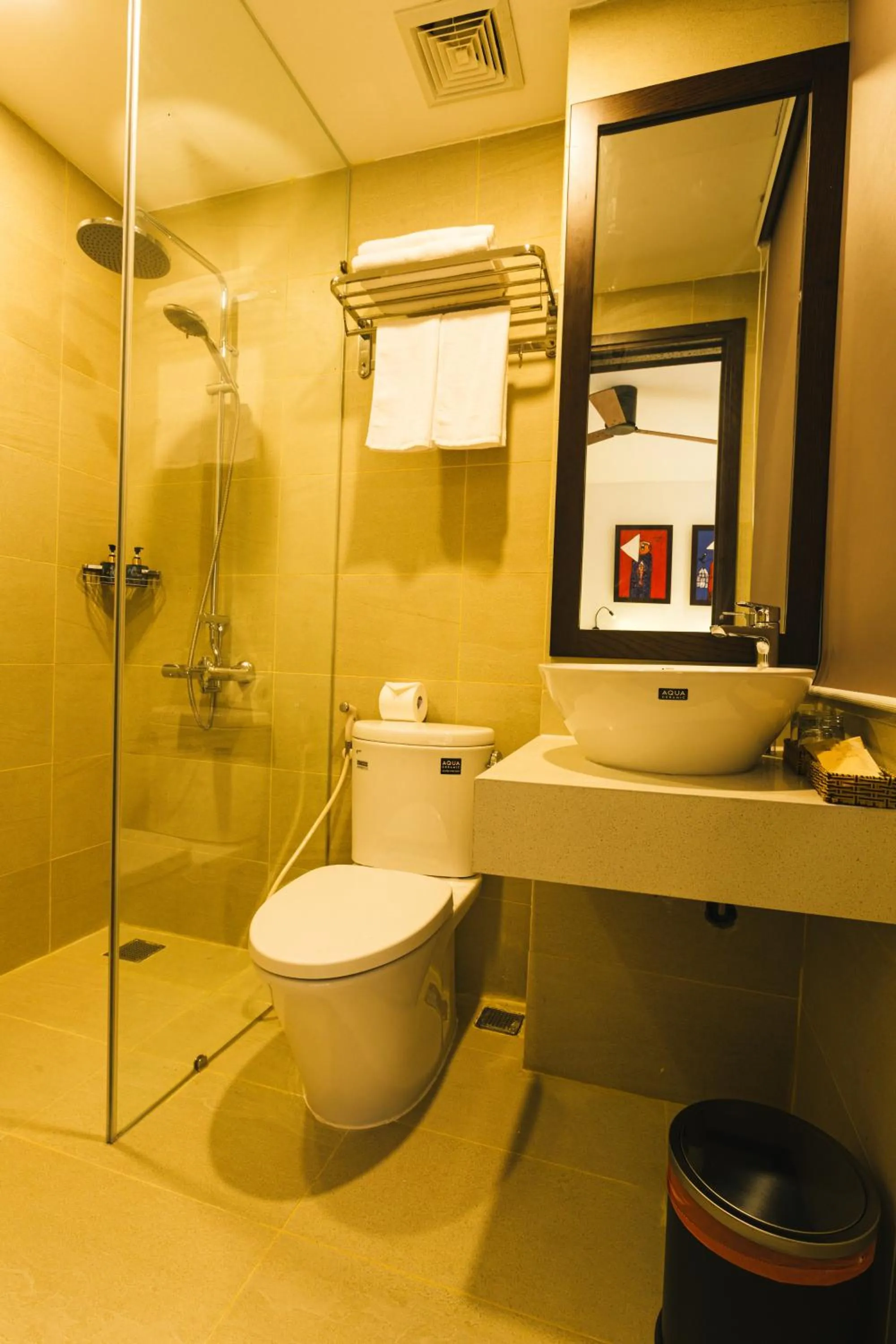 Shower in Le Petit Villa Hoi An