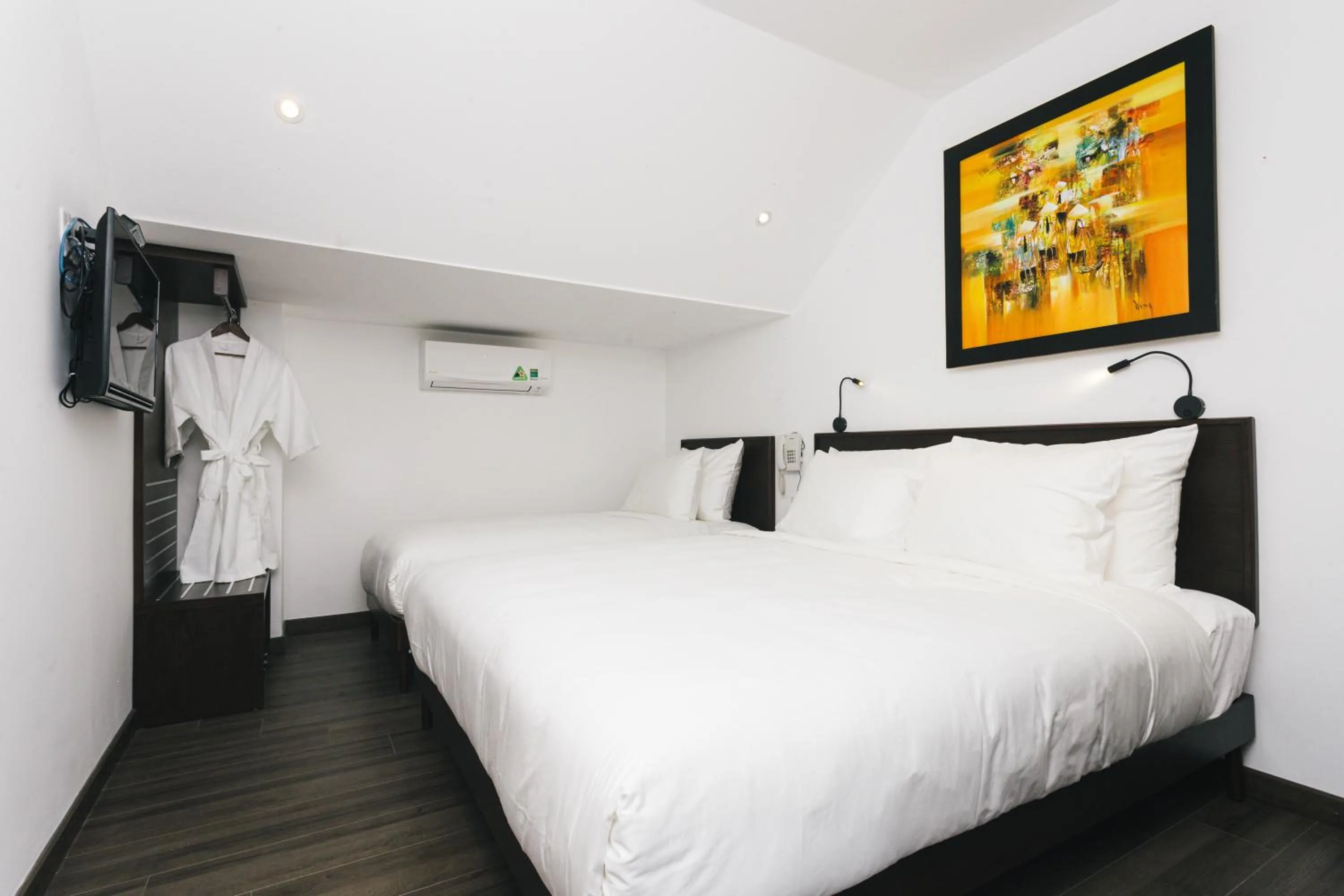 Photo of the whole room, Bed in Le Petit Villa Hoi An