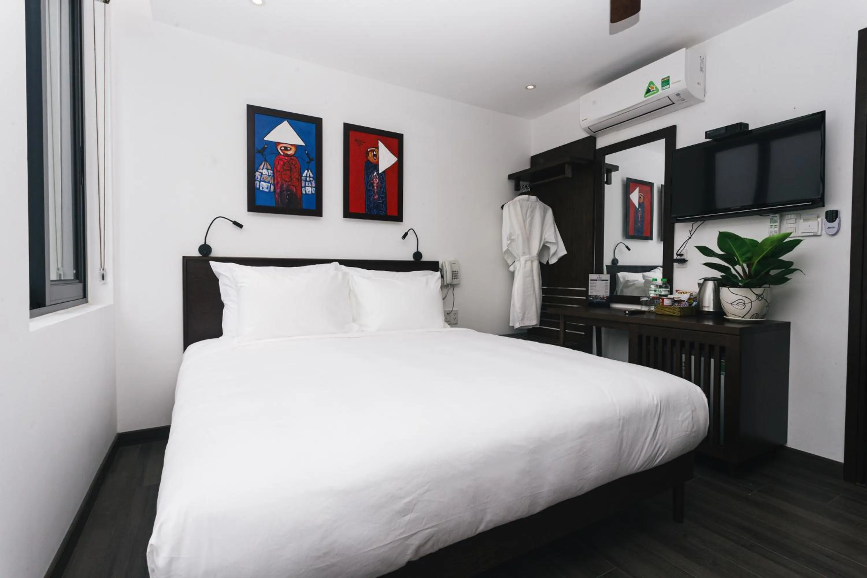 Photo of the whole room, Bed in Le Petit Villa Hoi An