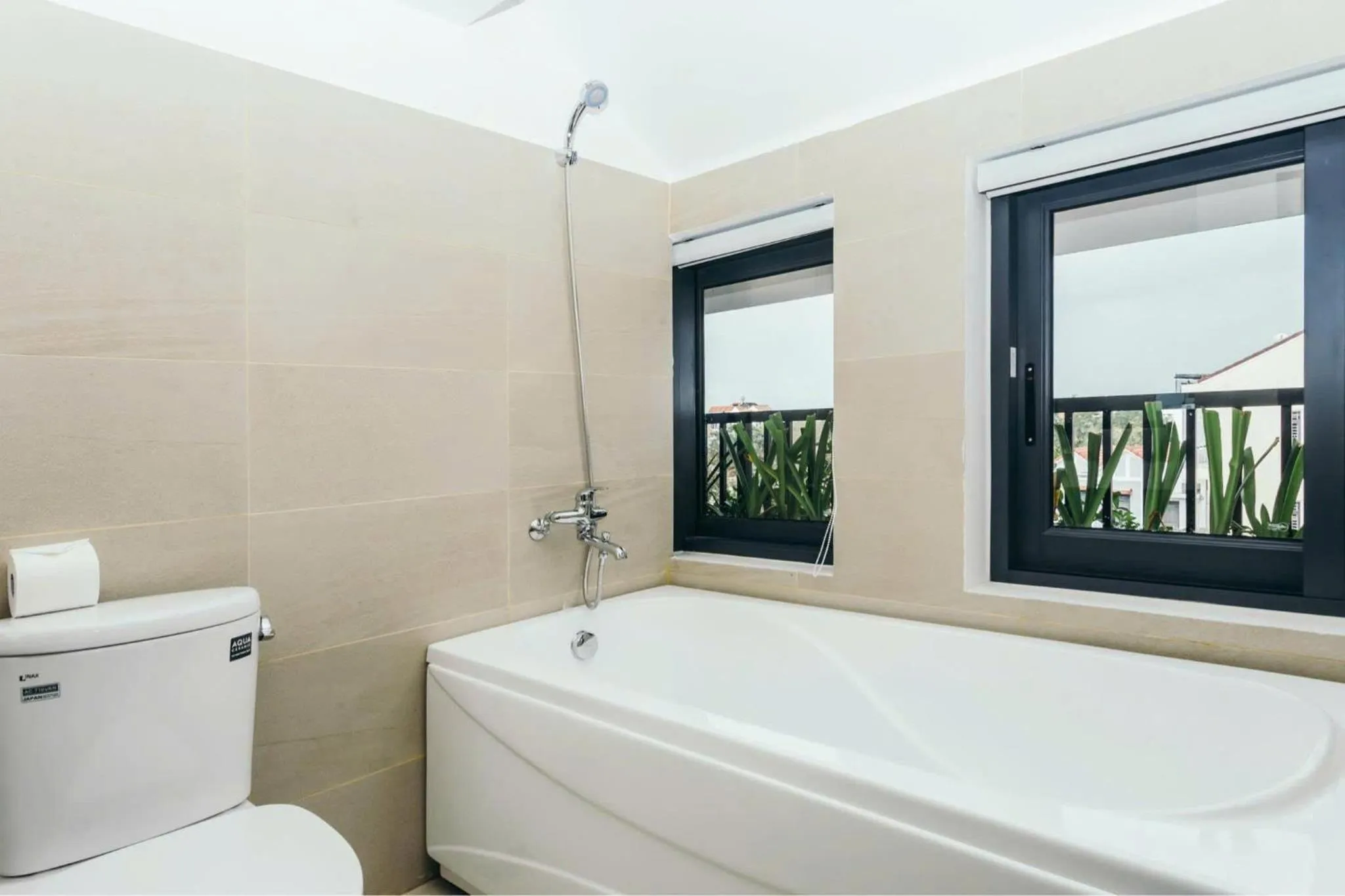 Shower in Le Petit Villa Hoi An