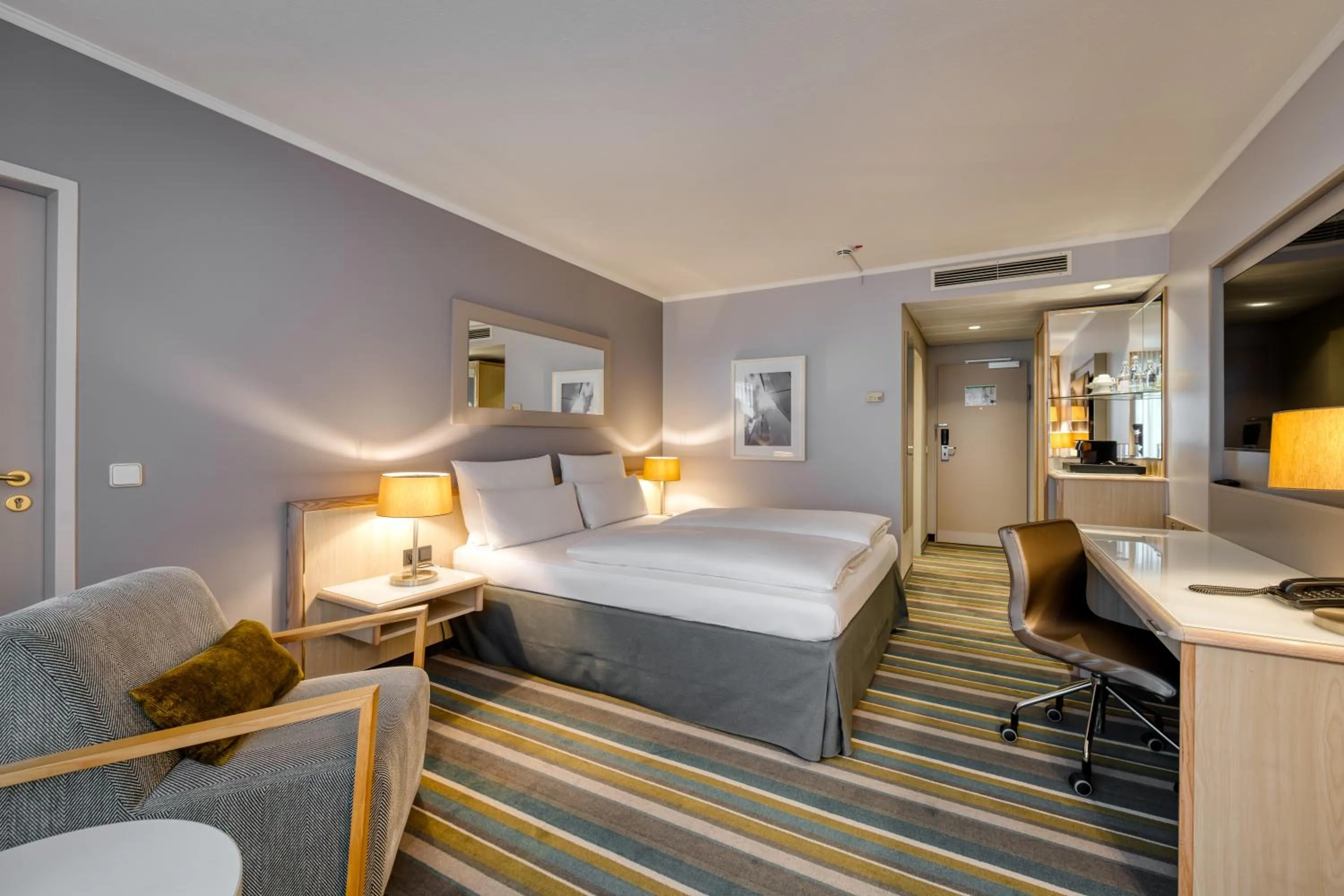 Photo of the whole room, Bed in Mercure Düsseldorf Kaarst