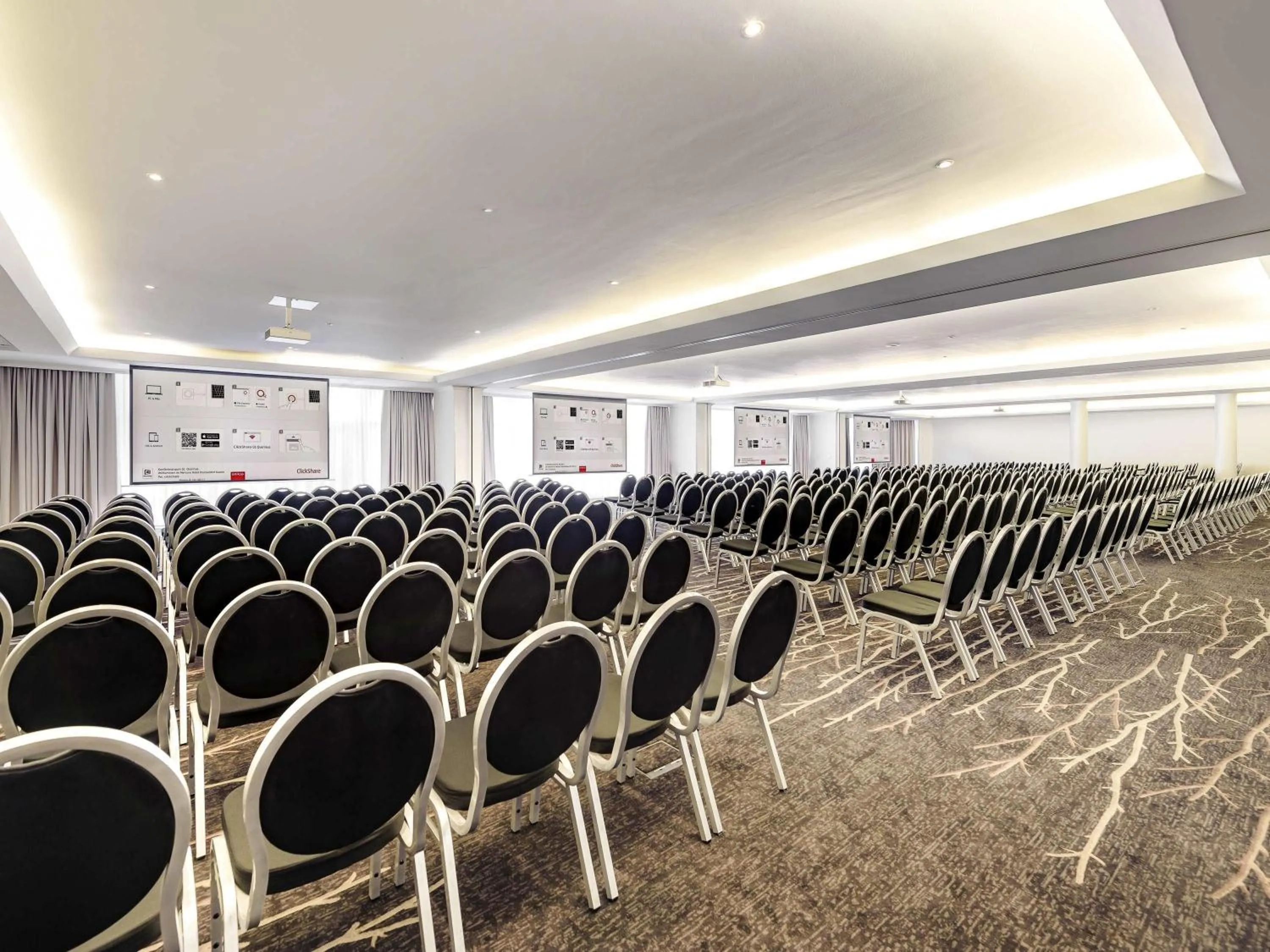 Property building in Mercure Düsseldorf Kaarst