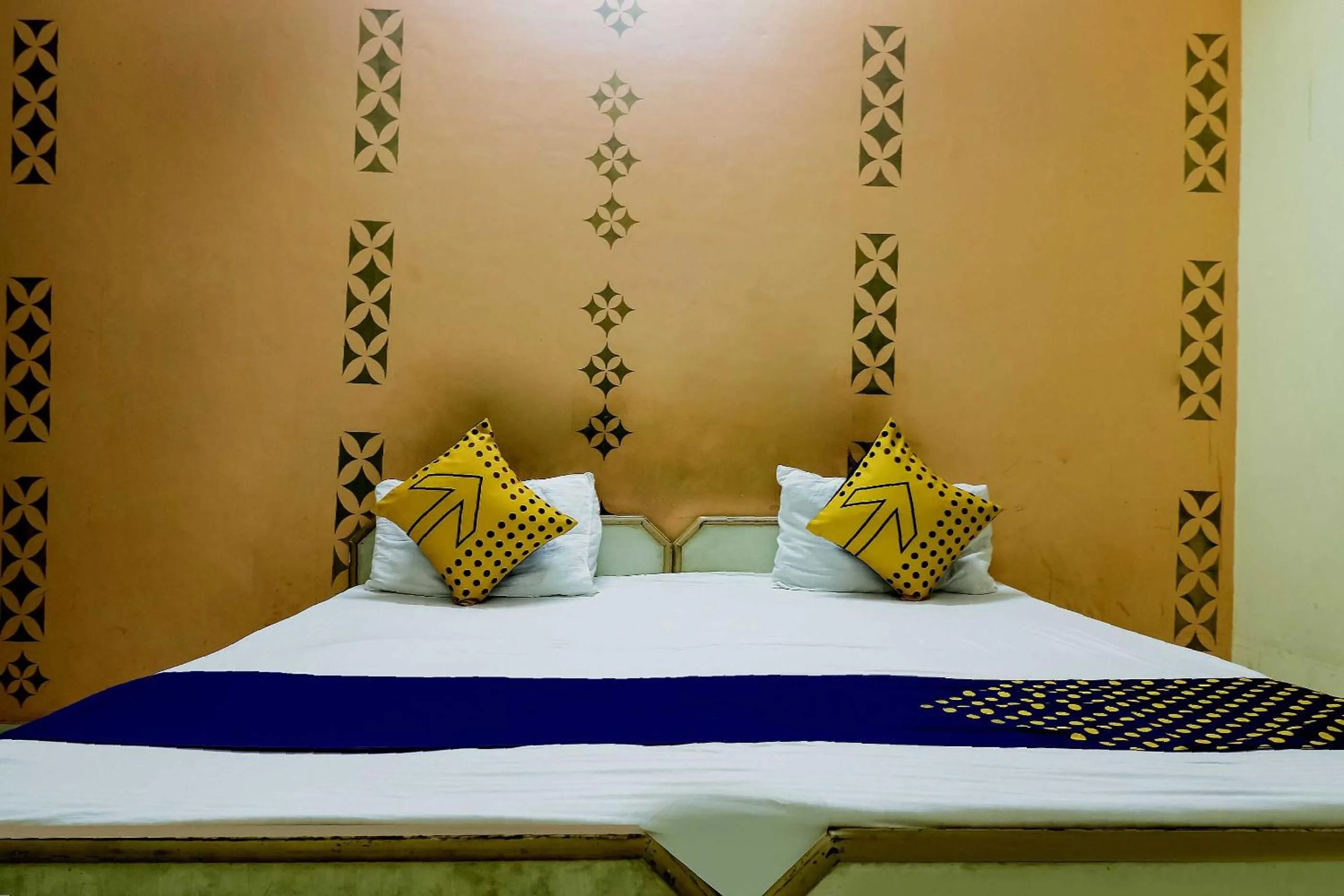 Bedroom in SPOT ON 67868 Hotel Gourav Regency