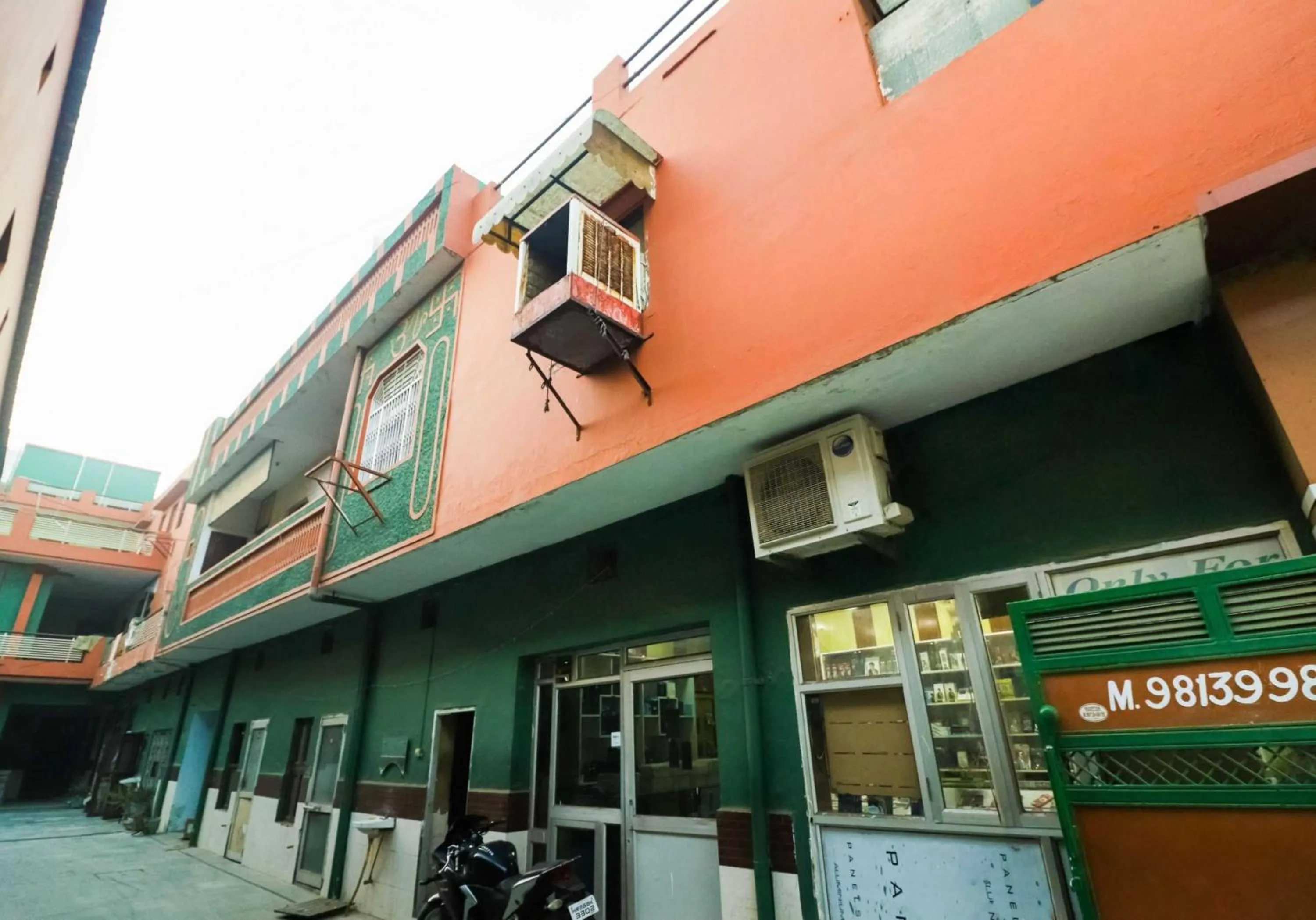 SPOT ON 67868 Hotel Gourav Regency