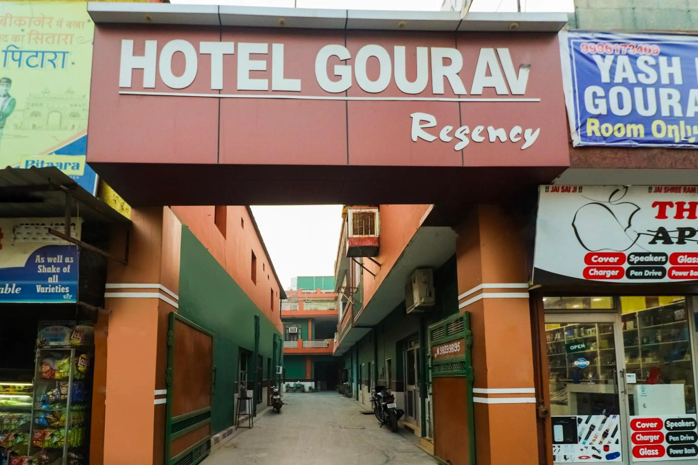 Facade/entrance in SPOT ON 67868 Hotel Gourav Regency