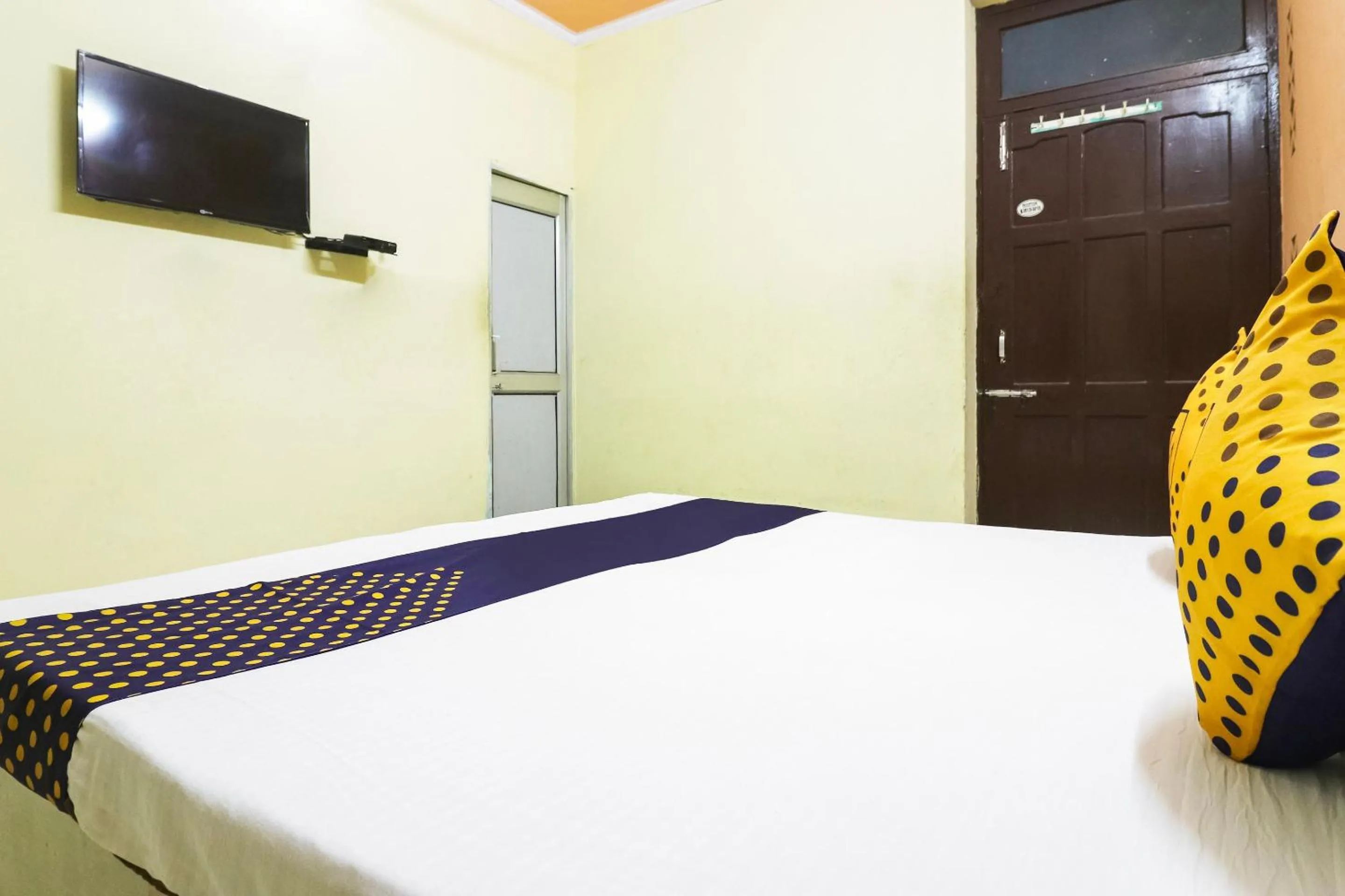 Bedroom in SPOT ON 67868 Hotel Gourav Regency