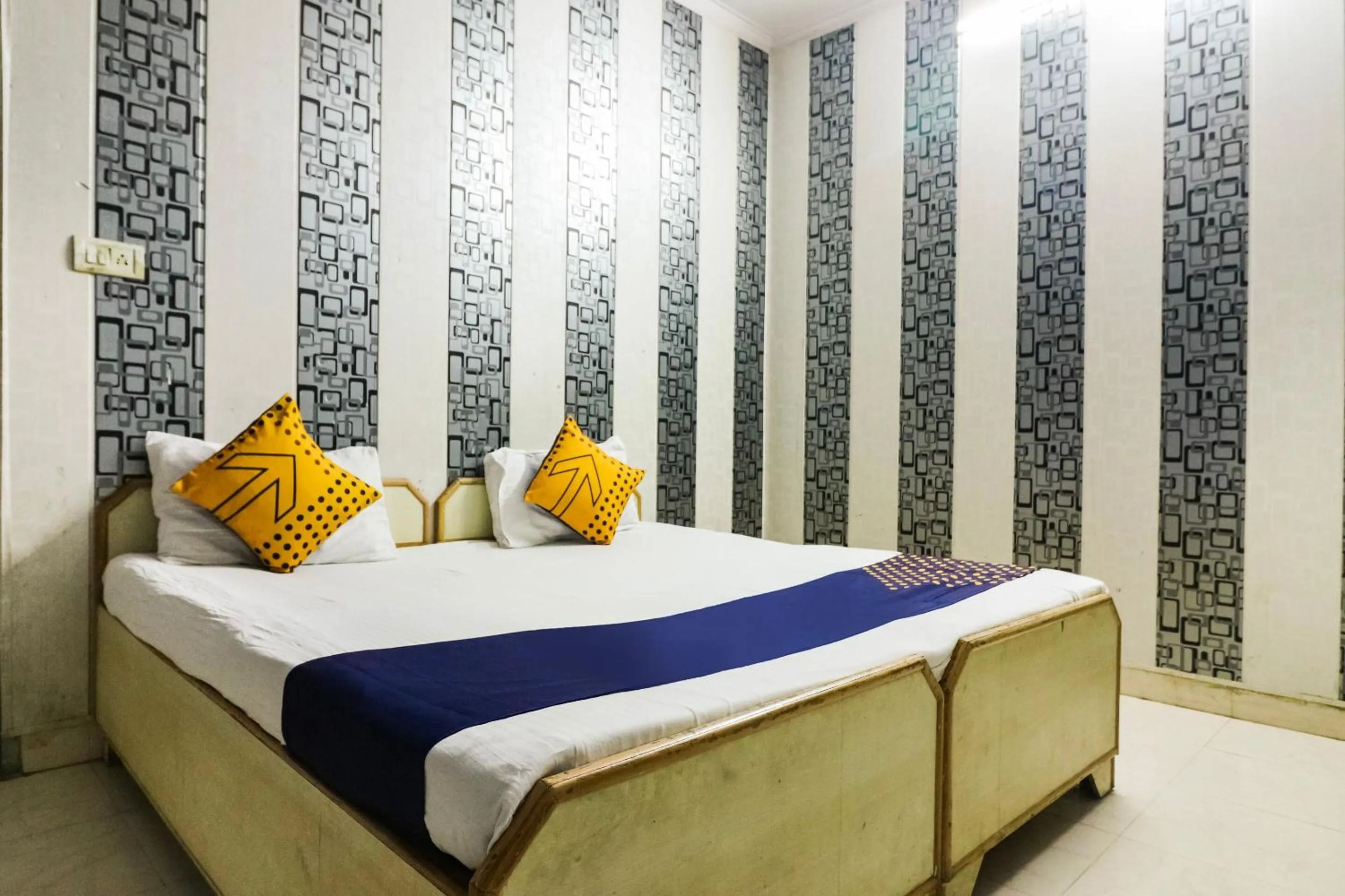 Bedroom in SPOT ON 67868 Hotel Gourav Regency