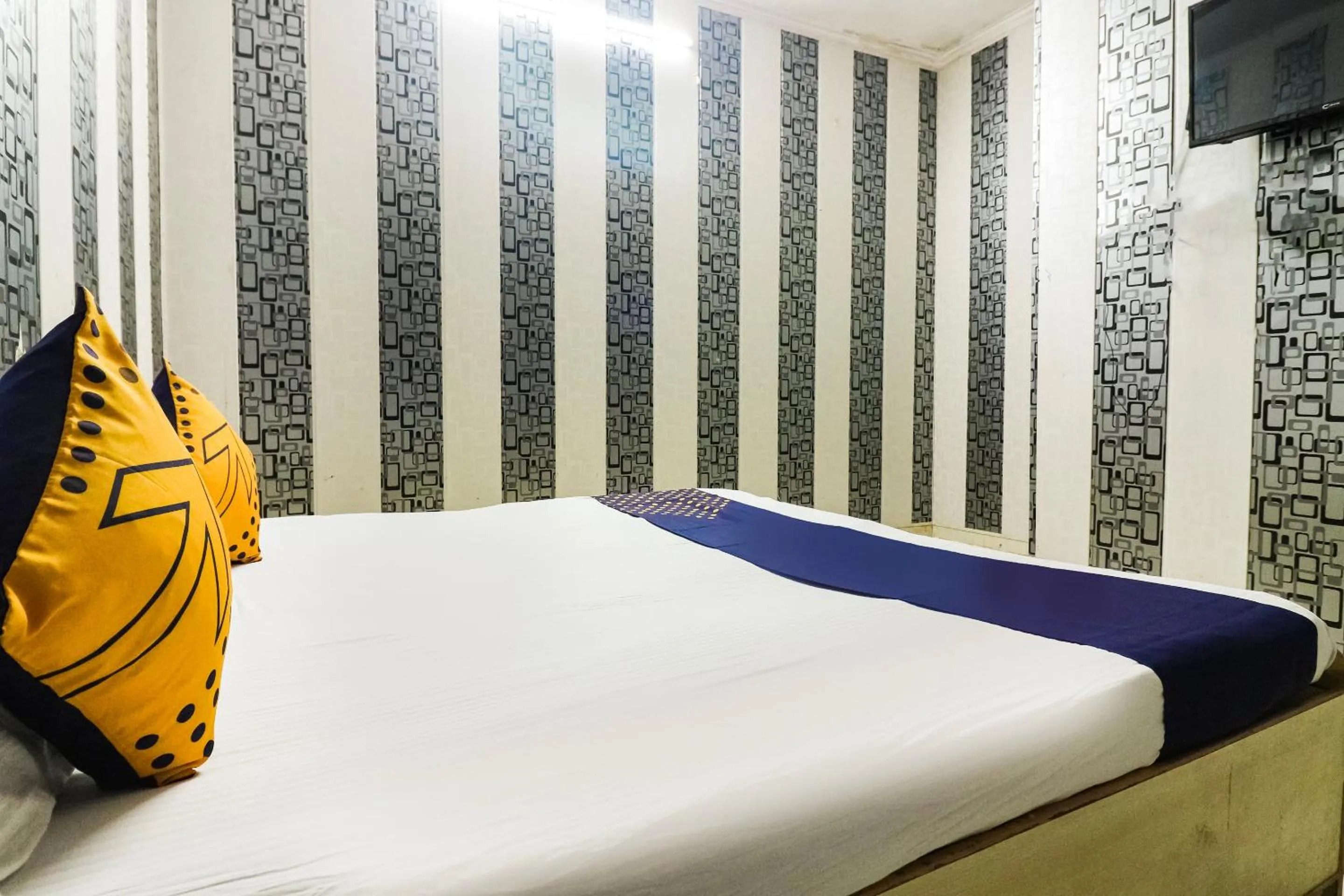 Bedroom in SPOT ON 67868 Hotel Gourav Regency