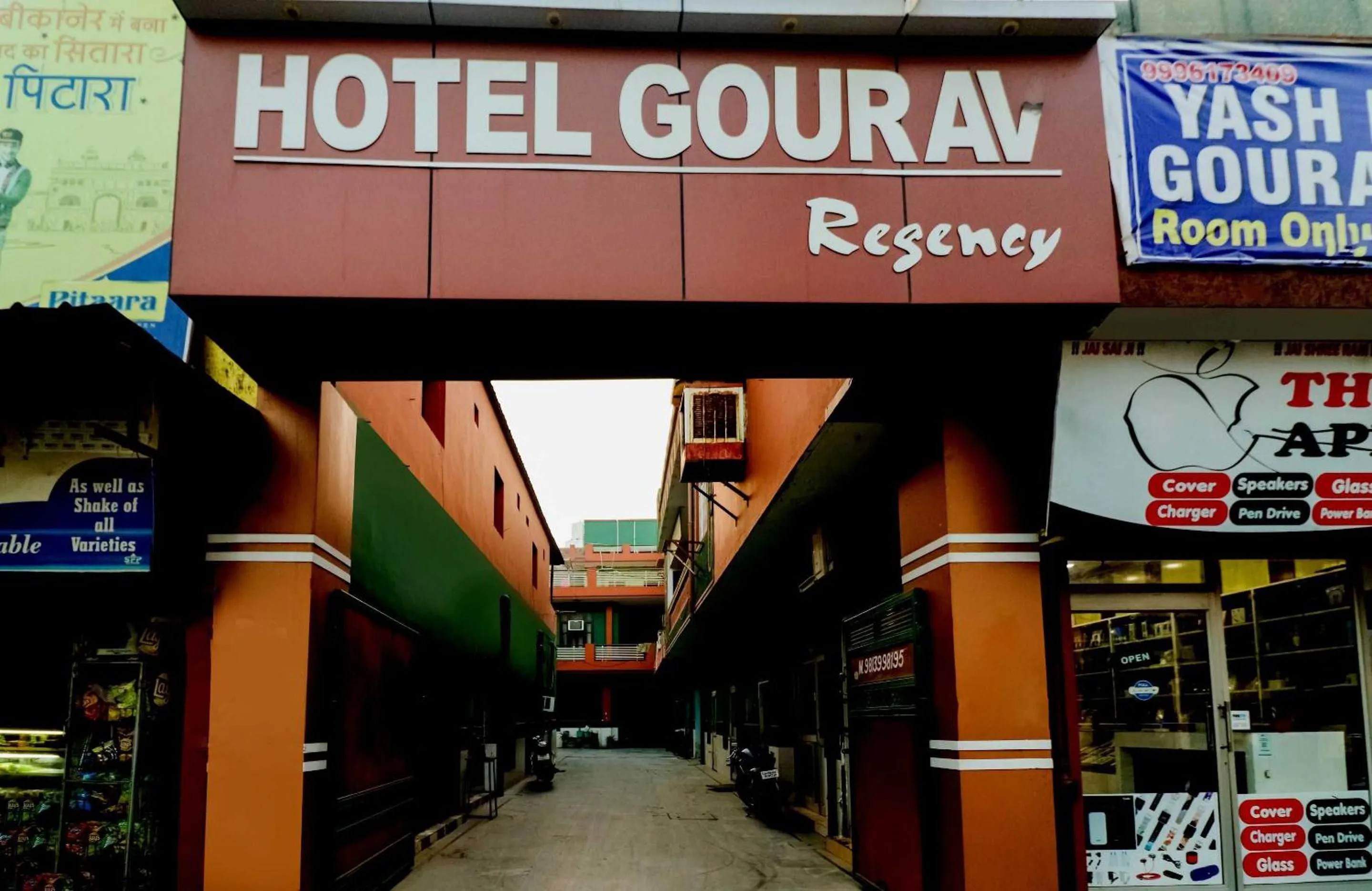 Facade/entrance in SPOT ON 67868 Hotel Gourav Regency