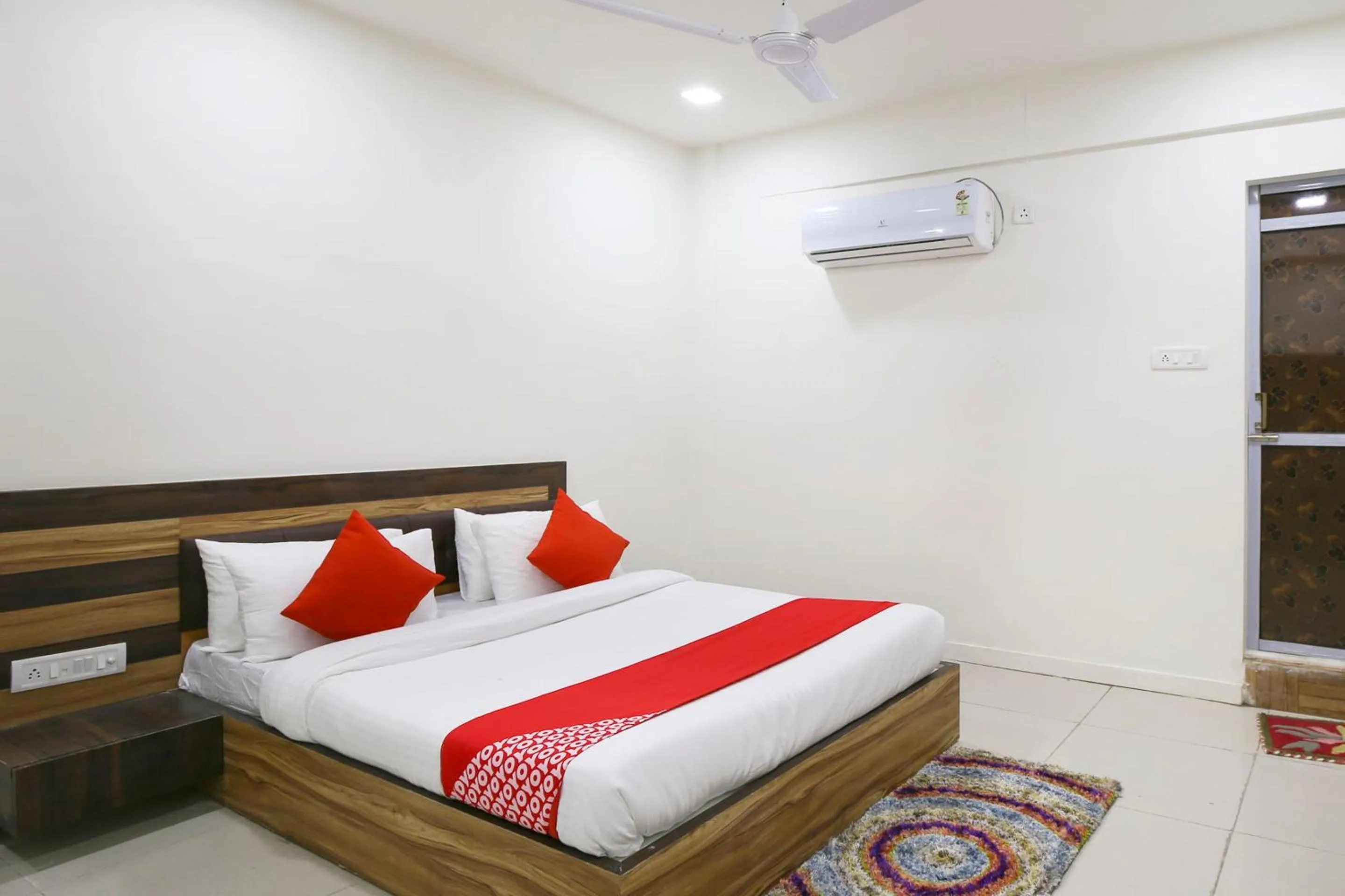 Bedroom, Bed in Hotel O Shiv Kunj