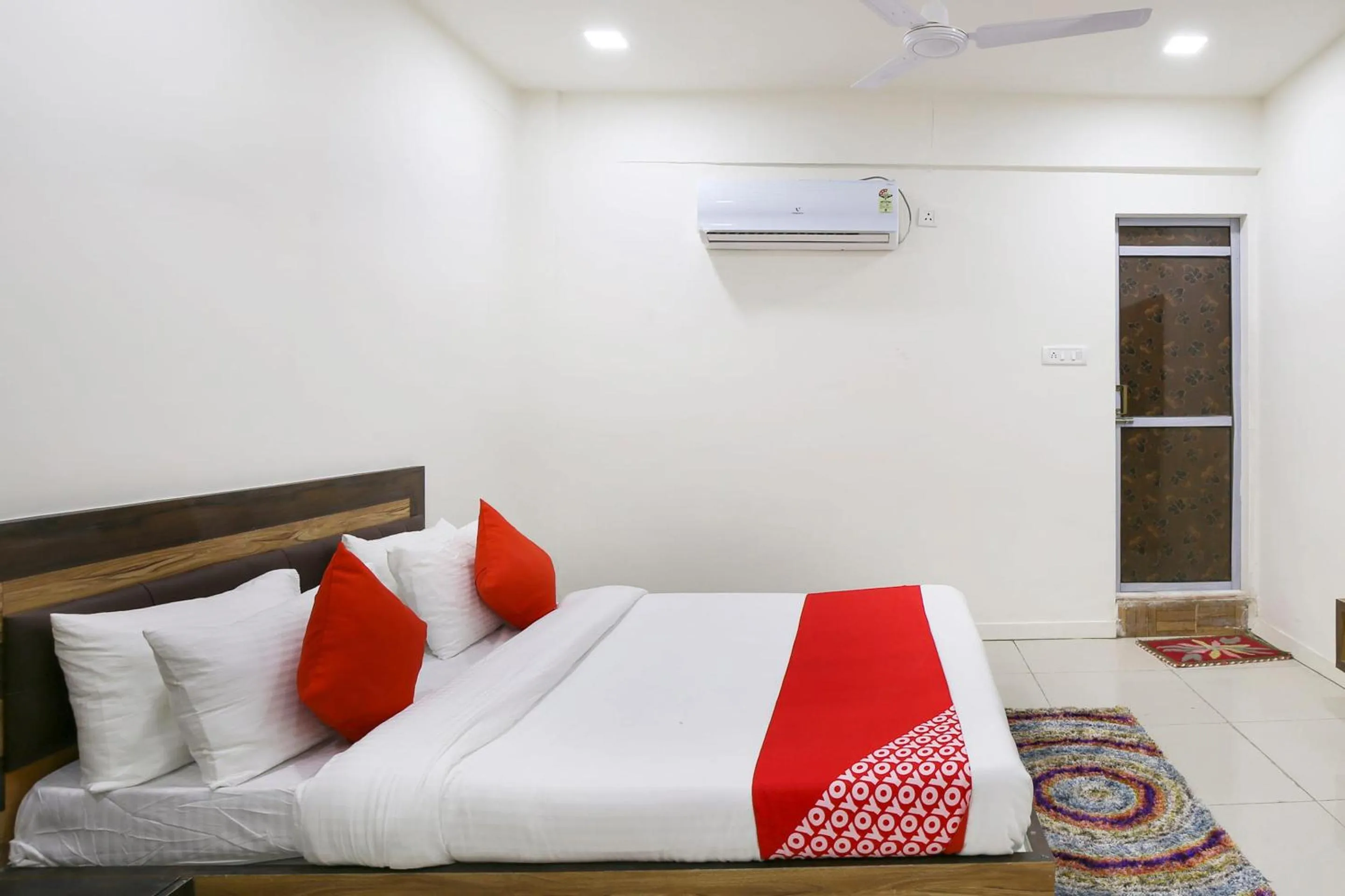 Bedroom, Bed in Hotel O Shiv Kunj