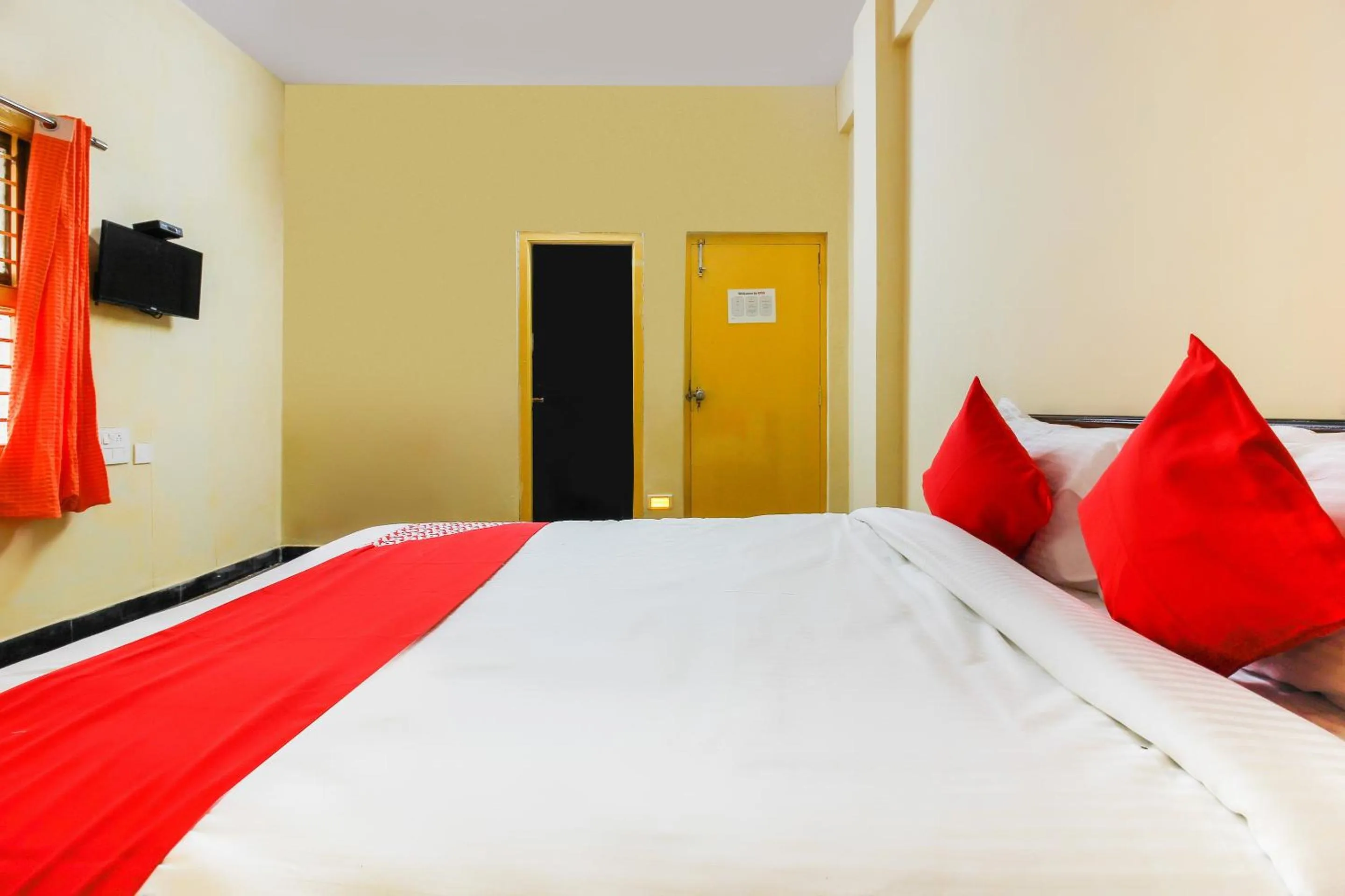 Bedroom, Bed in Hotel O Sai Residency Near SR Nagar metro station