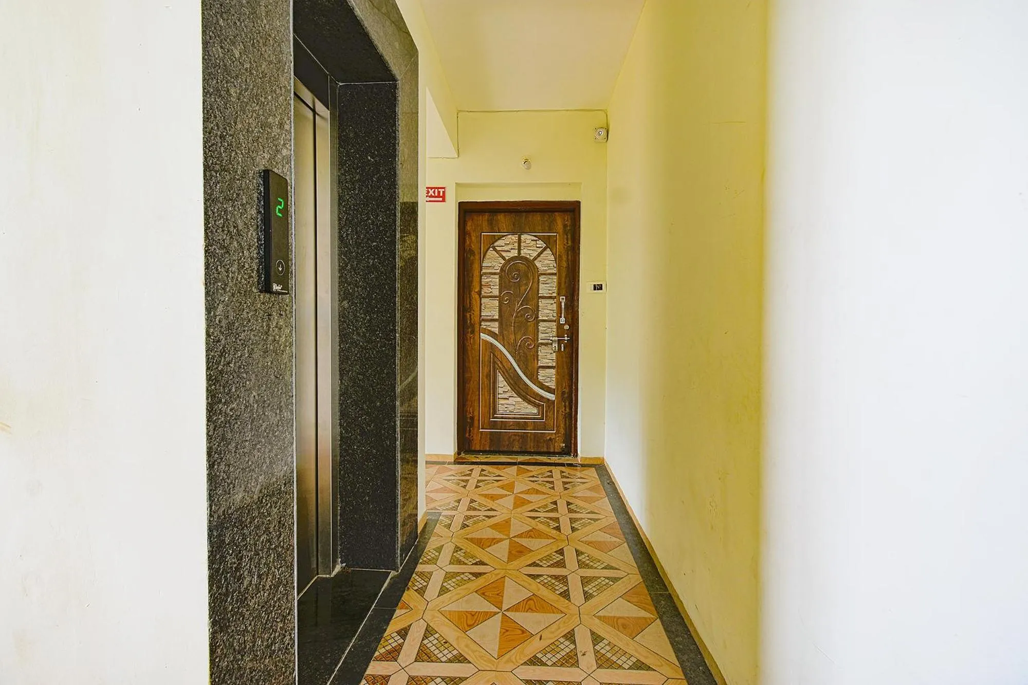 Lobby or reception in FabExpress Golden Leaf Airport