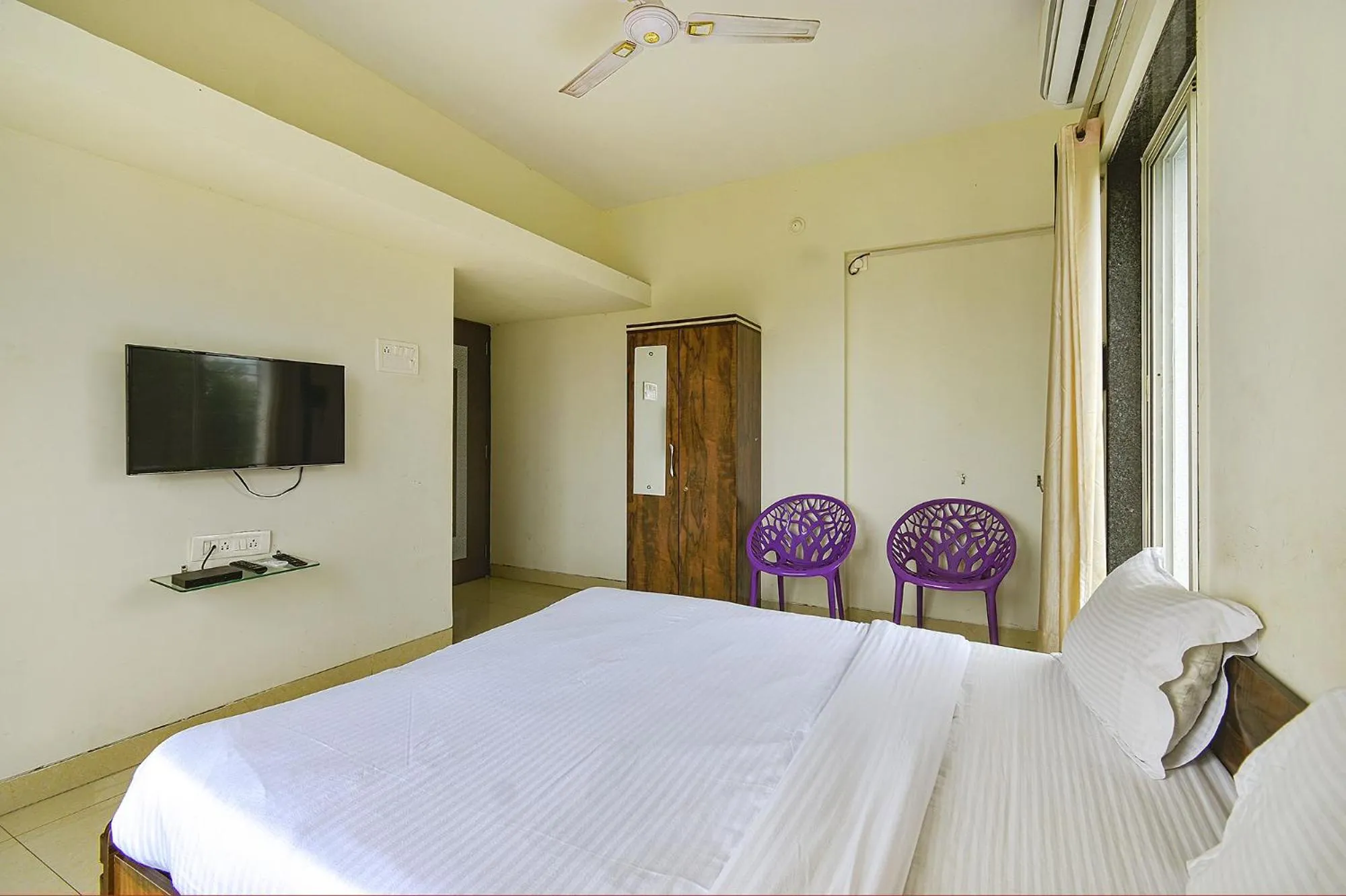 TV and multimedia, Bed in FabExpress Golden Leaf Airport