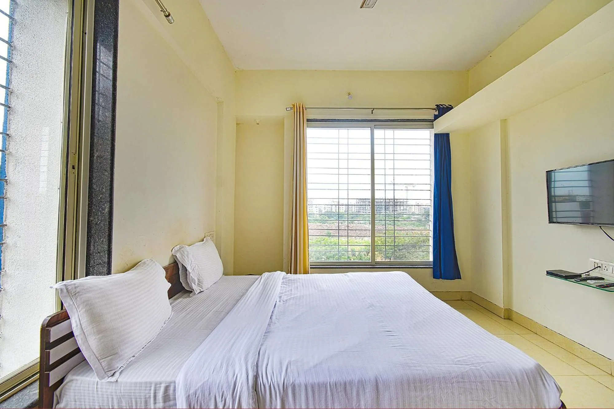 Bed in FabExpress Golden Leaf Airport