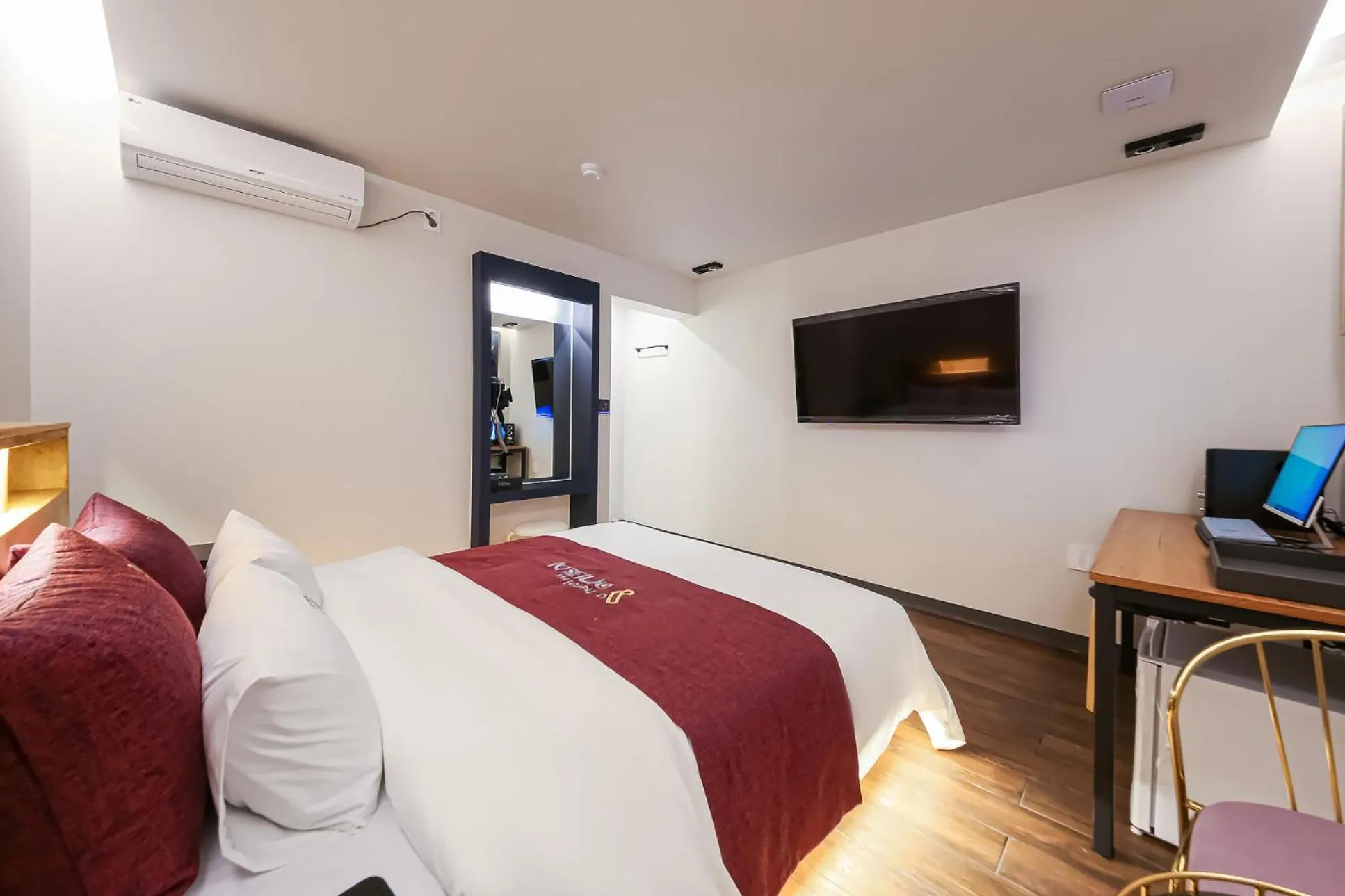 Bed in Hotel Yeogijoa