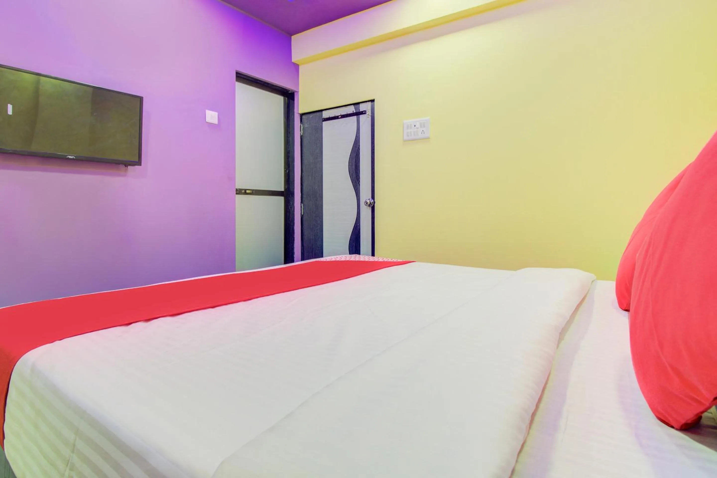 Bedroom in Hotel O by OYO Tare Farms