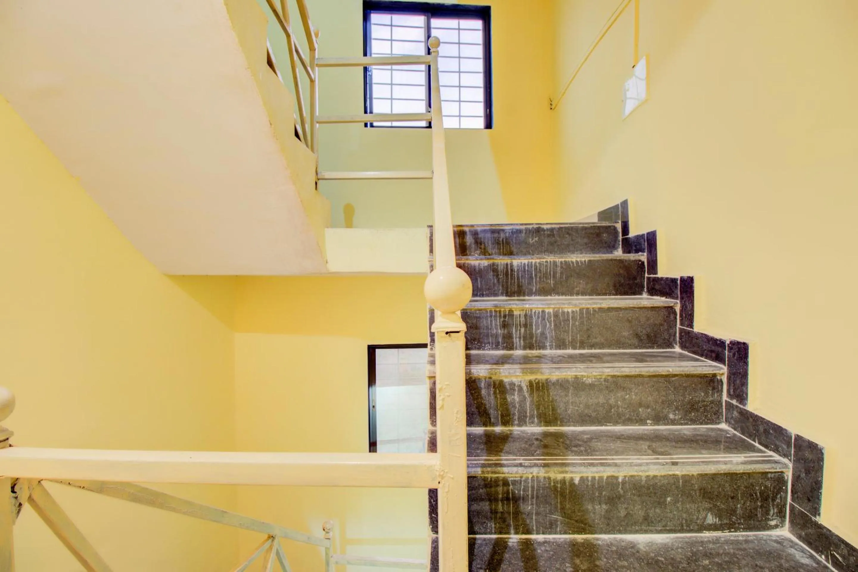 Lobby or reception in Hotel O by OYO Tare Farms