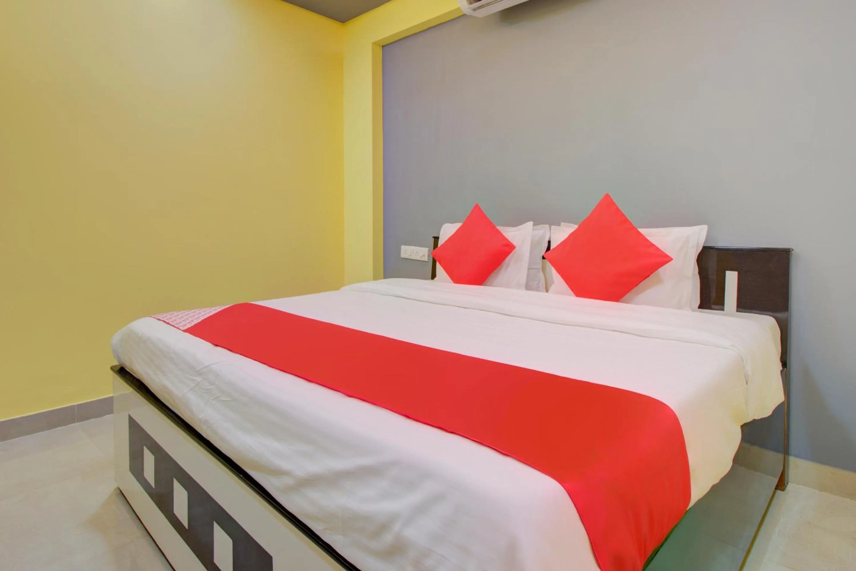 Bedroom in Hotel O by OYO Tare Farms