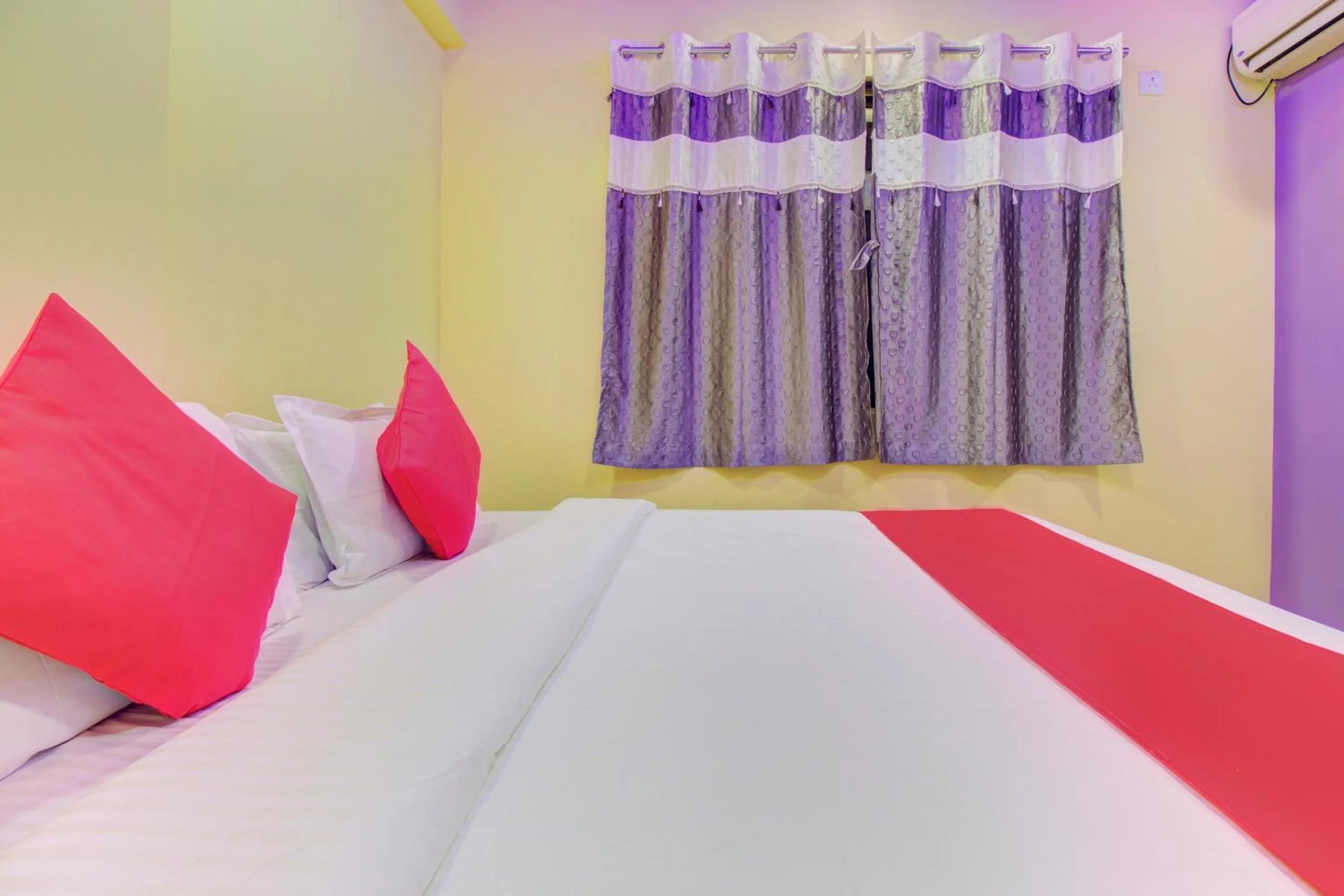 Bedroom in Hotel O by OYO Tare Farms