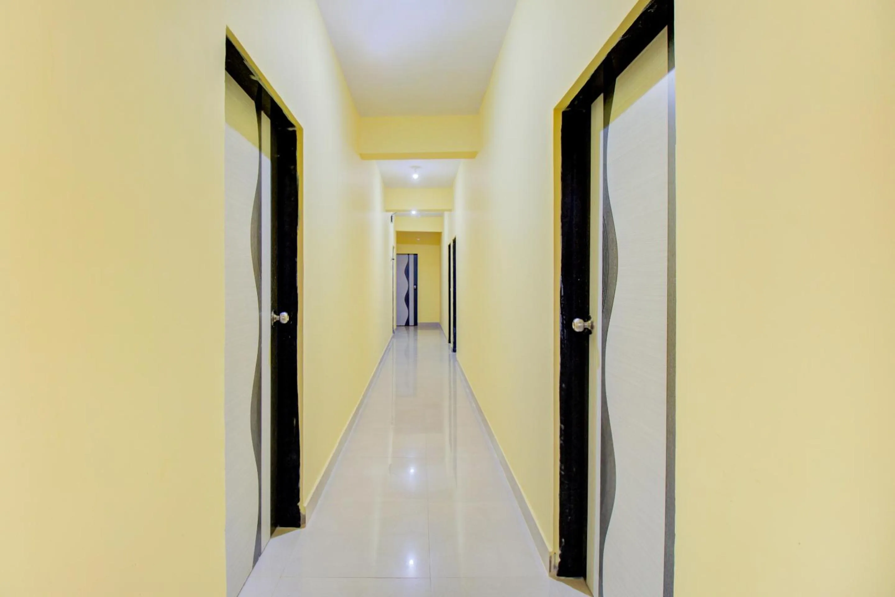 Lobby or reception in Hotel O by OYO Tare Farms