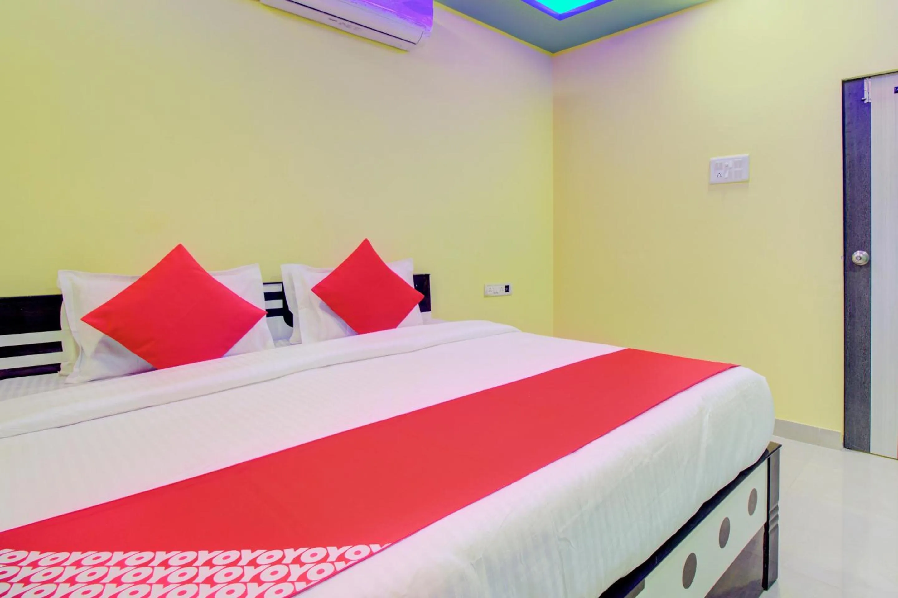 Bedroom in Hotel O by OYO Tare Farms