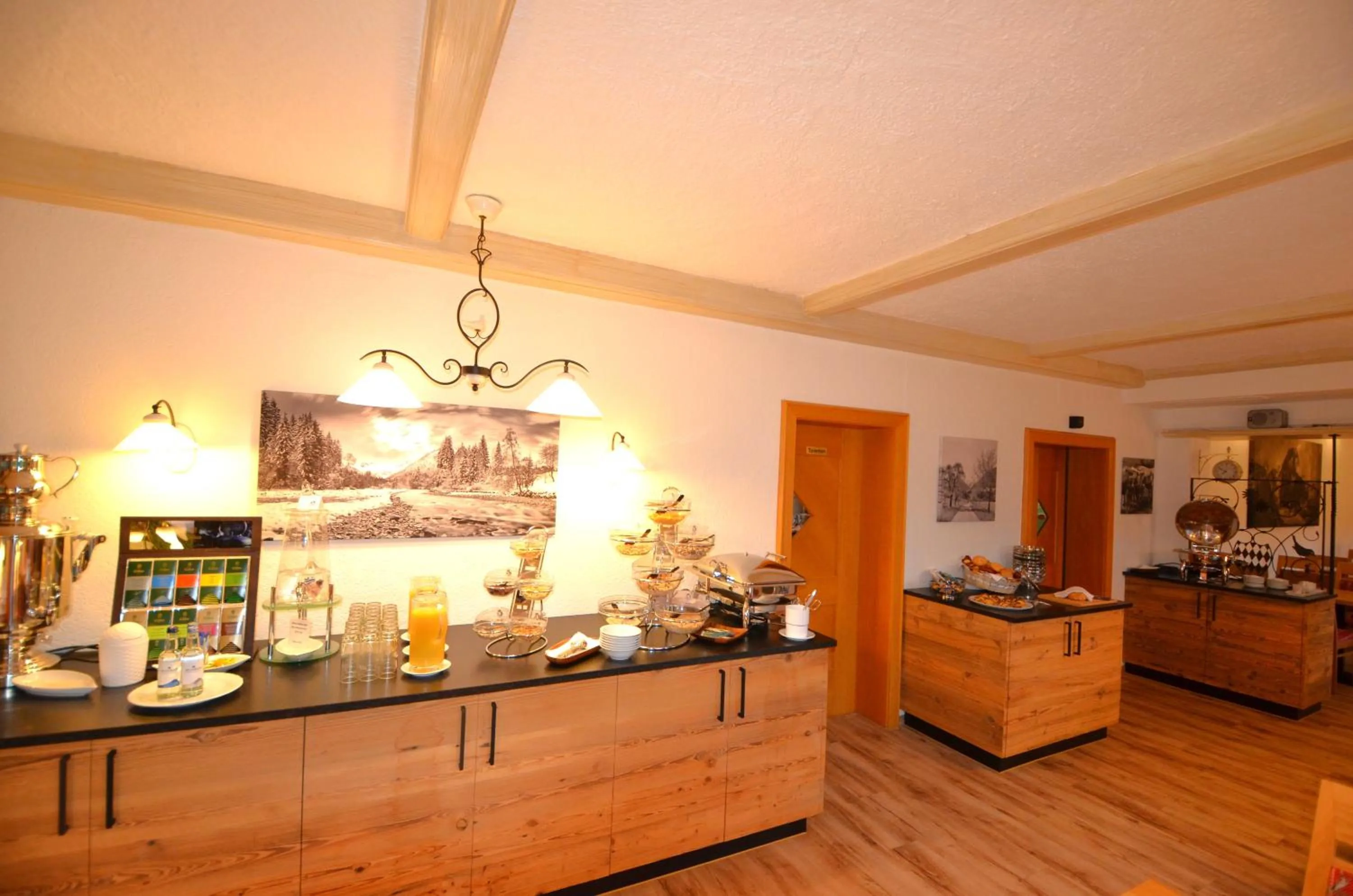 Restaurant/places to eat in Hotel Cafe Fuggerhof