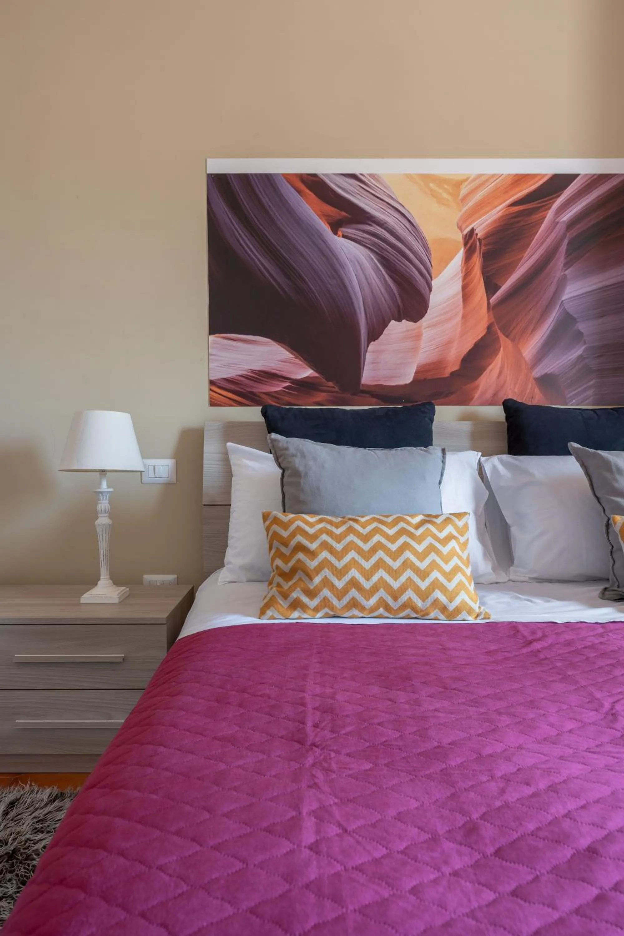 Decorative detail, Bed in B&B Vera's Home Pompei