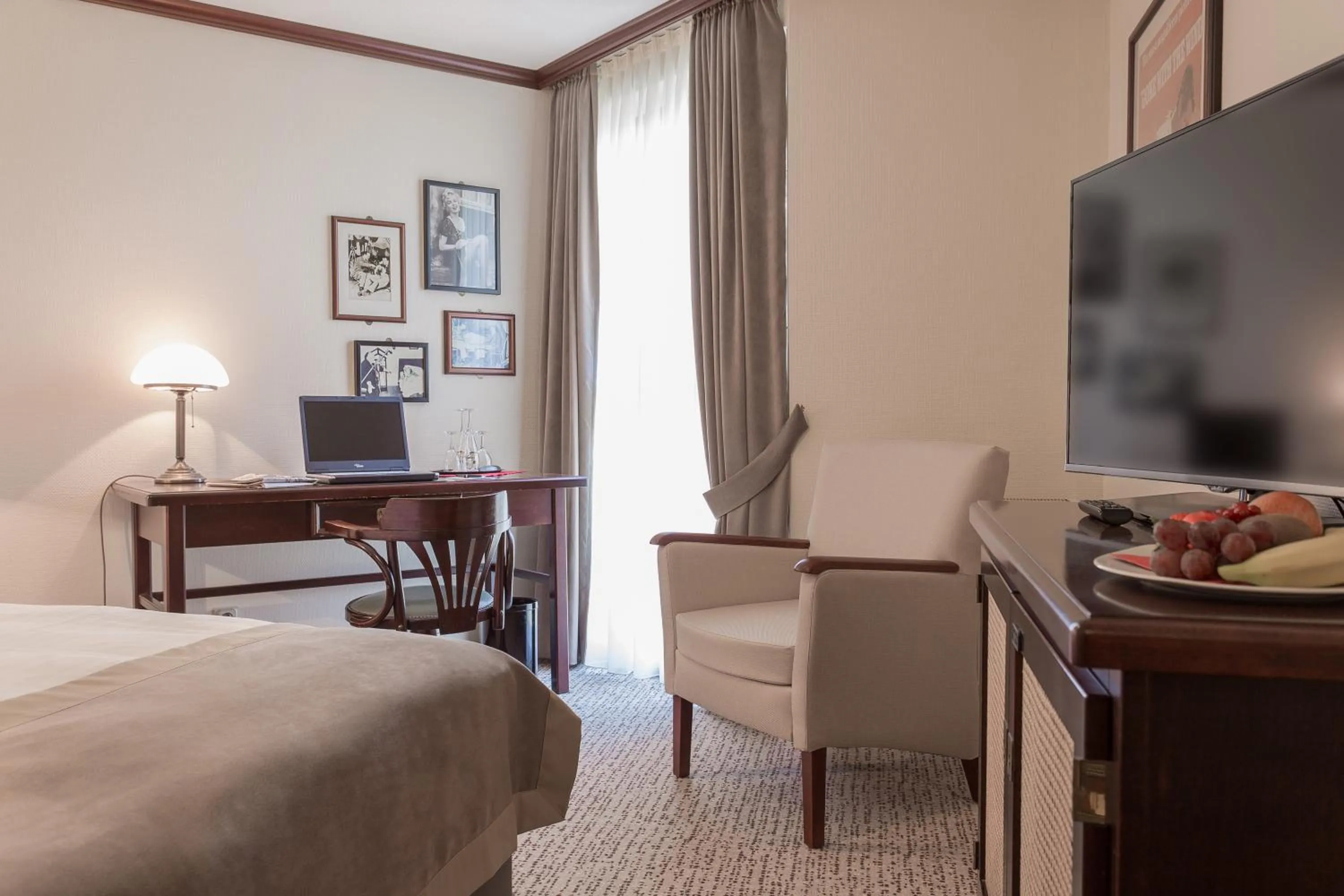 Photo of the whole room, Bed in MAXX Hotel Jena