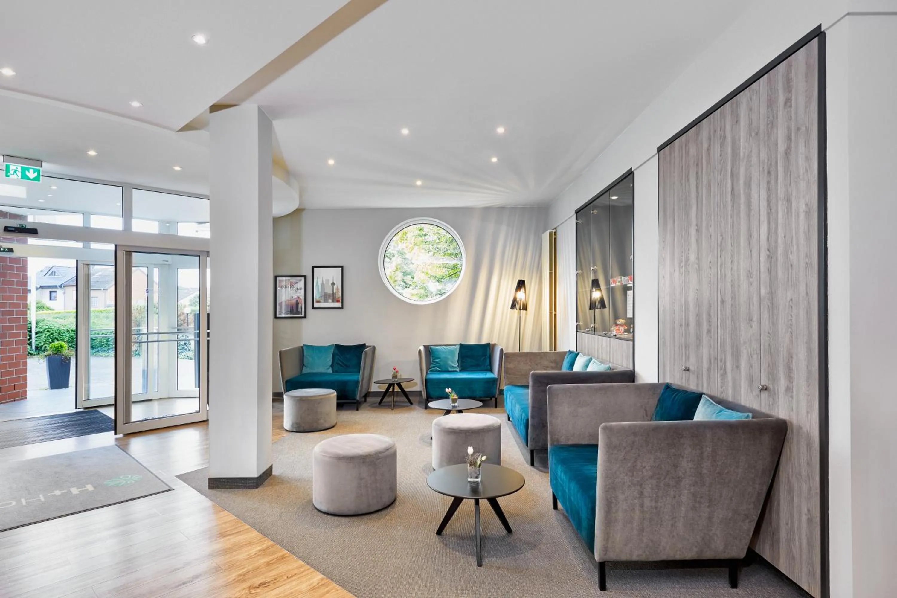 Lobby or reception in H+ Hotel Köln Hürth