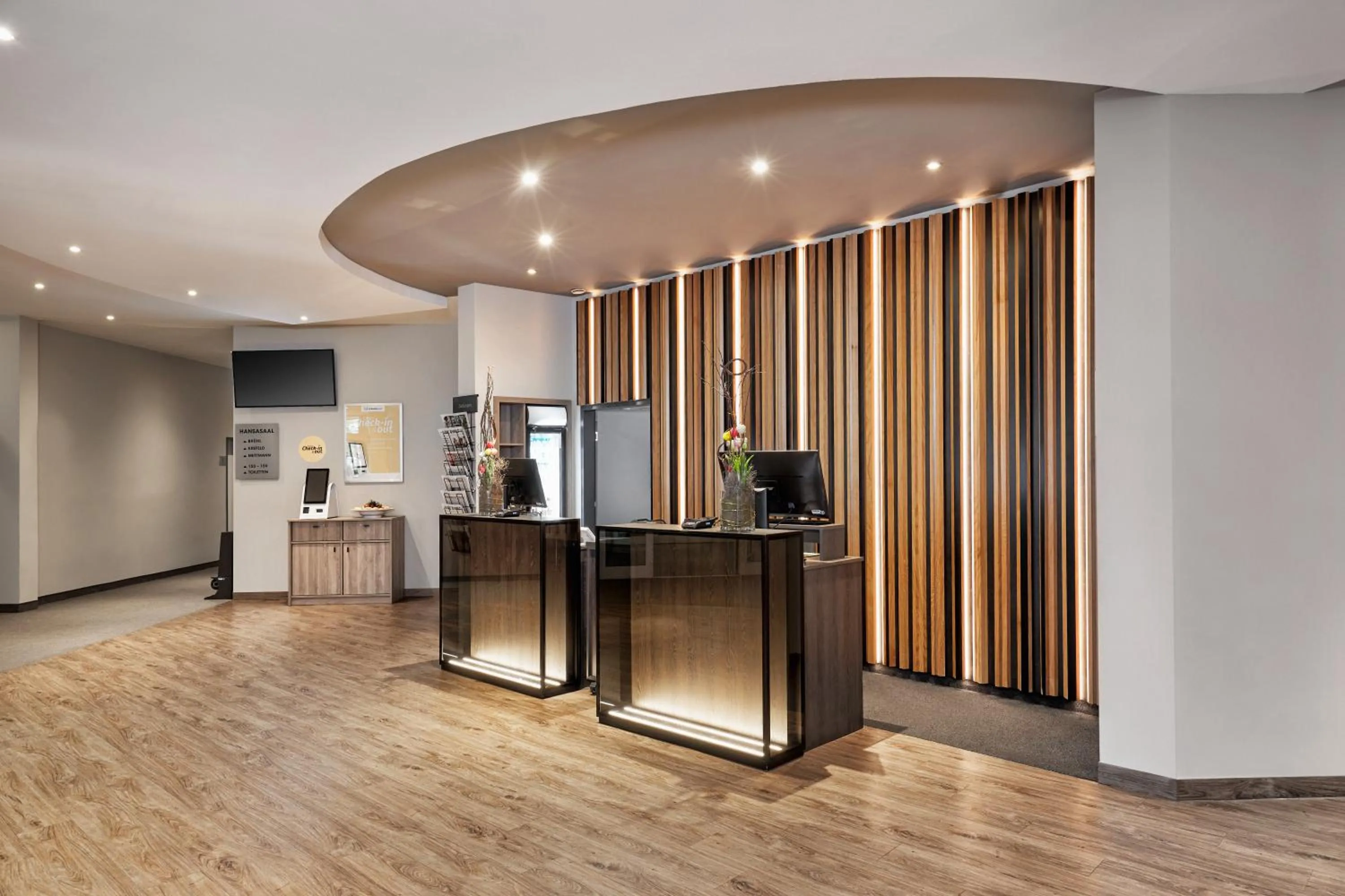 Lobby or reception in H+ Hotel Köln Hürth
