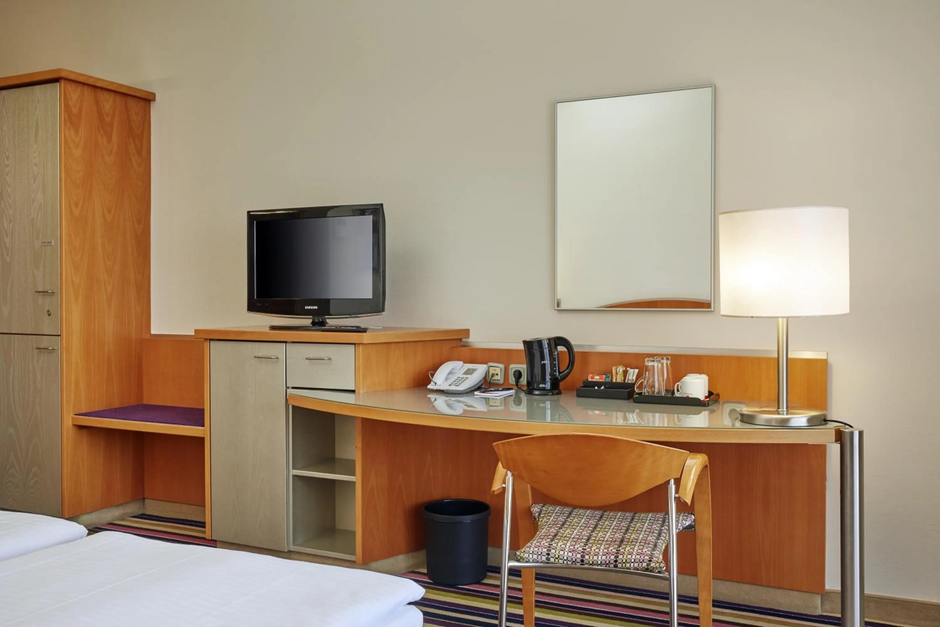 Bedroom, Bed in H+ Hotel Köln Hürth