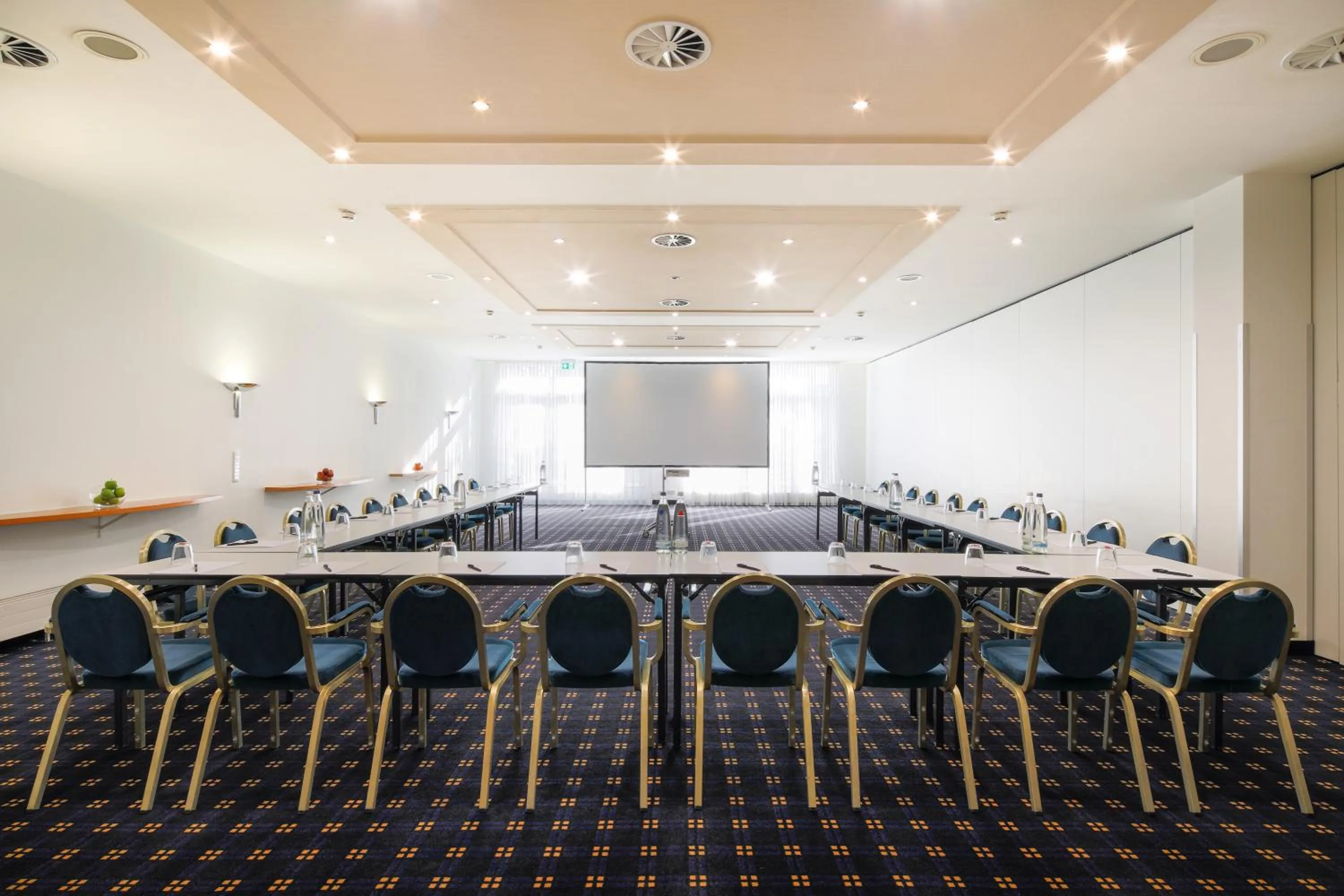 Meeting/conference room in H+ Hotel Köln Hürth